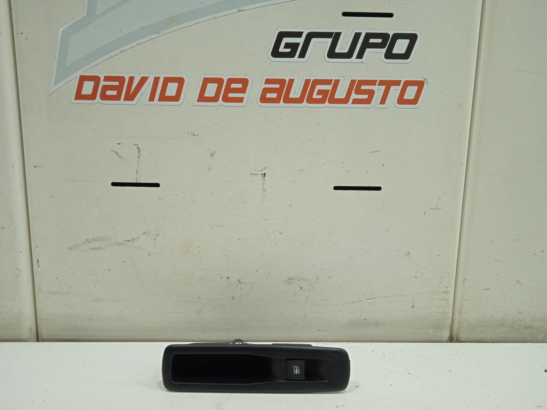 Mando elevalunas trasero derecho renault  no identificado