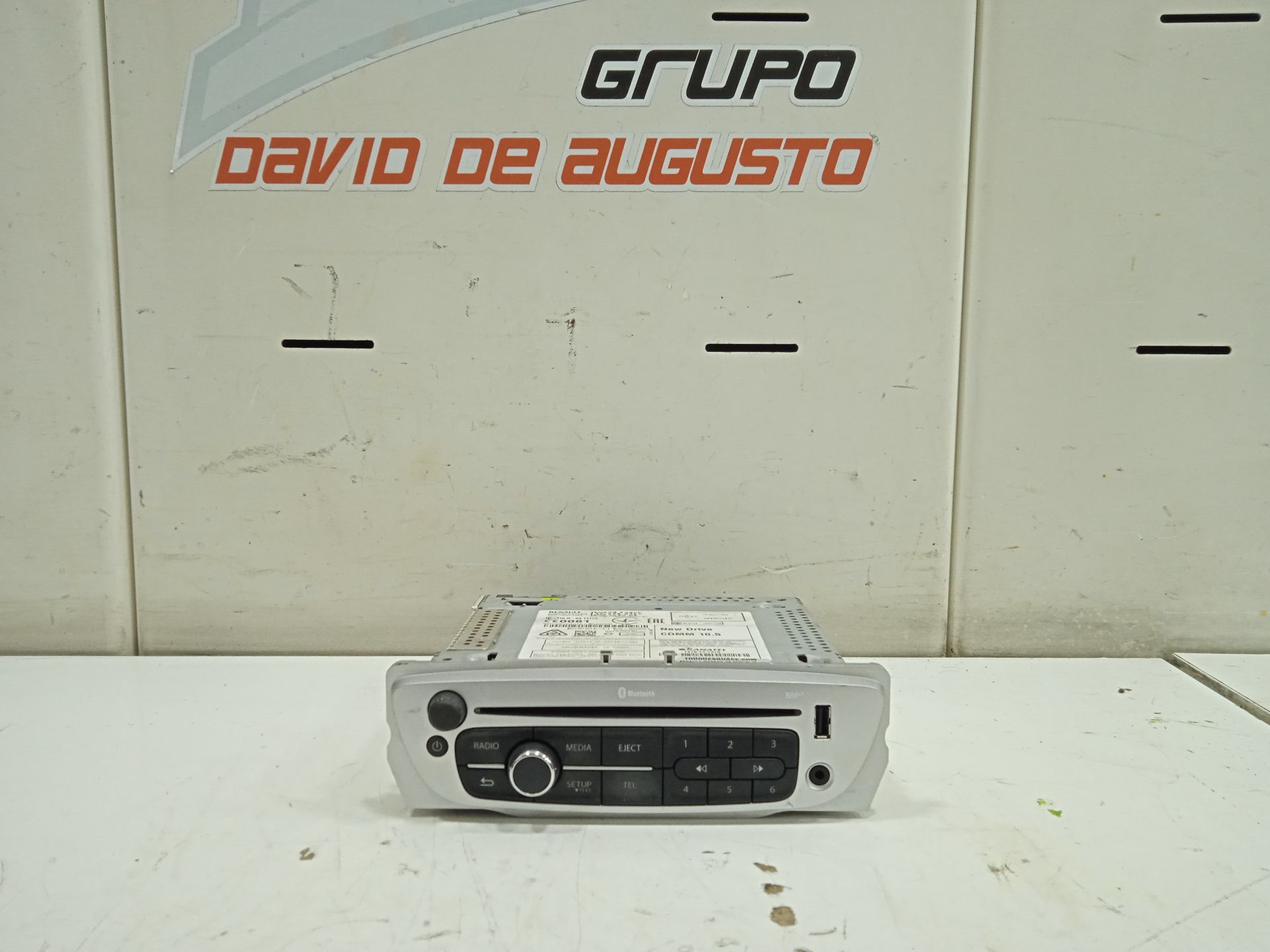 Sistema audio / radio cd renault  no identificado