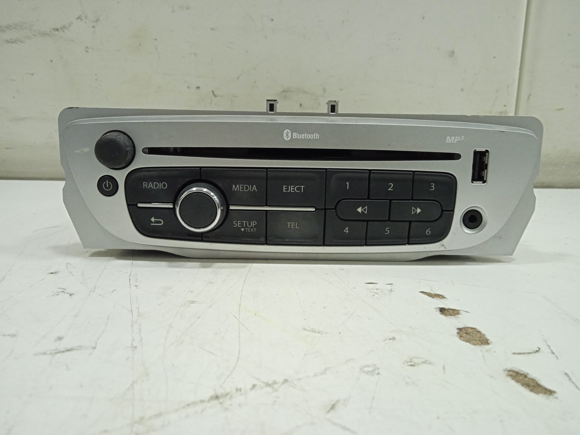 Sistema audio / radio cd renault  no identificado
