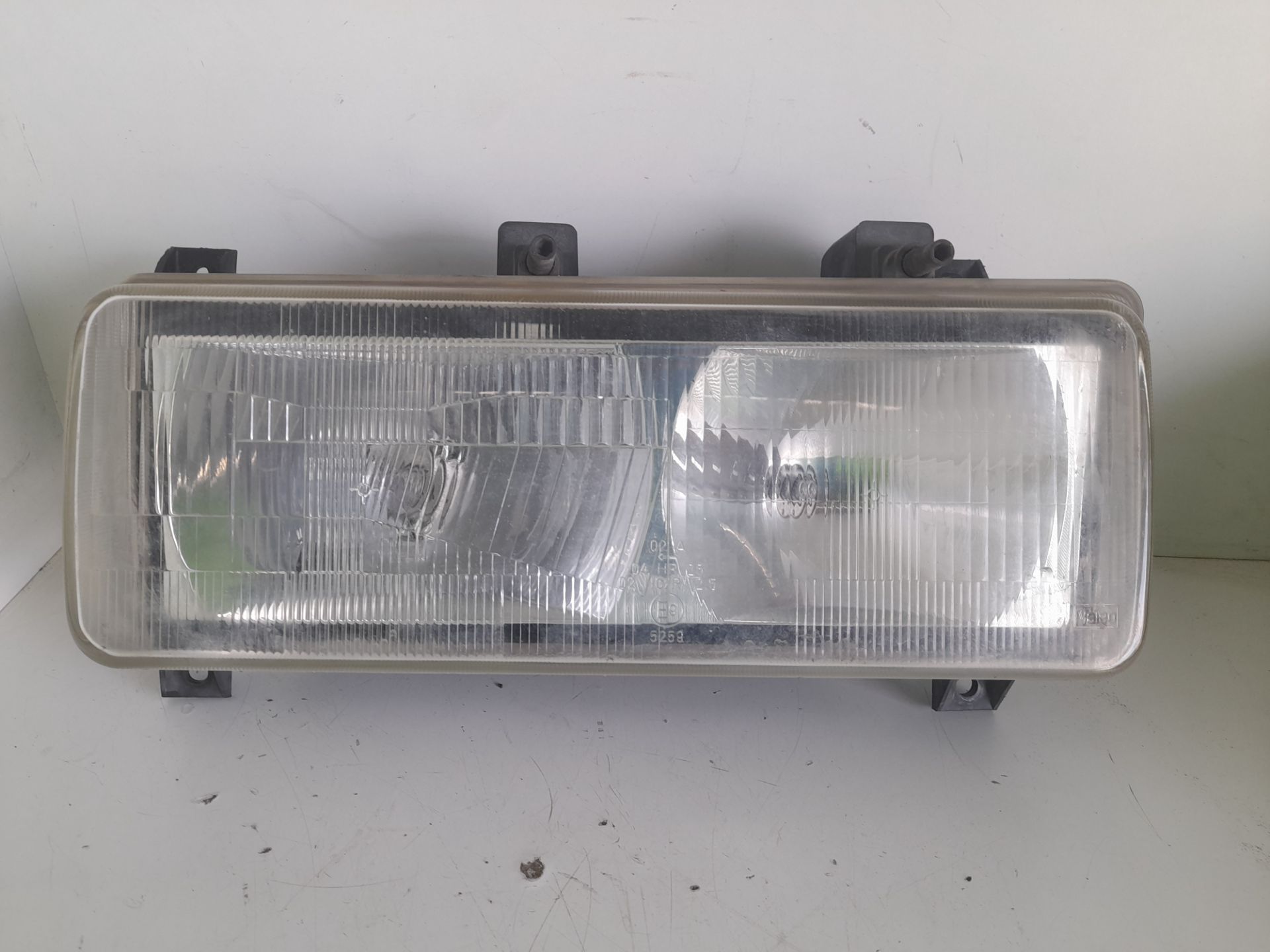 Faro izquierdo nissan  no identificado