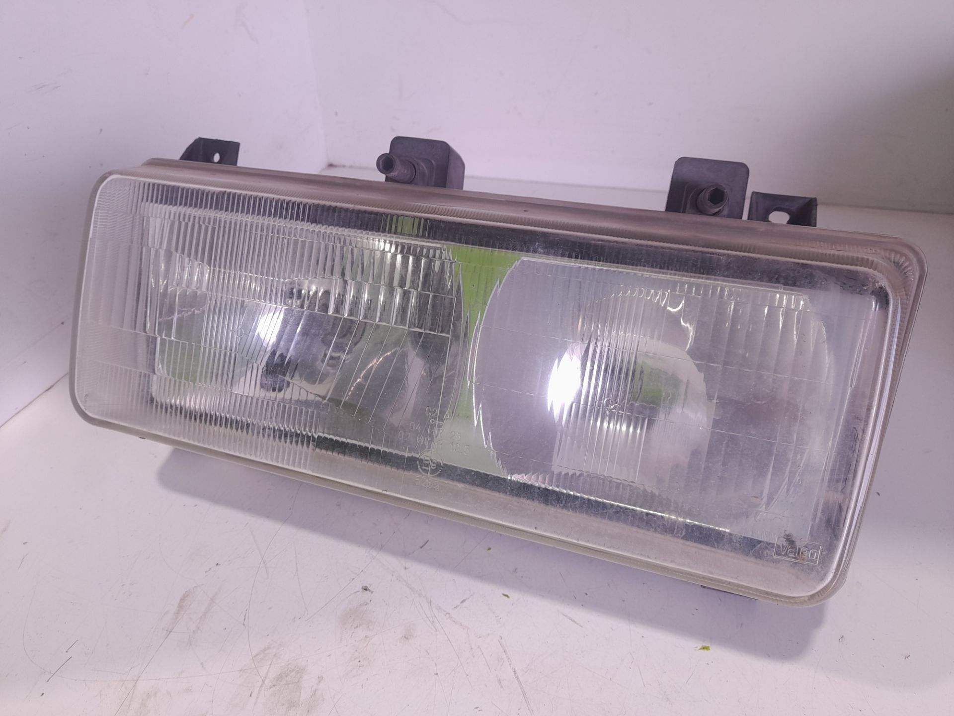 Faro izquierdo nissan  no identificado