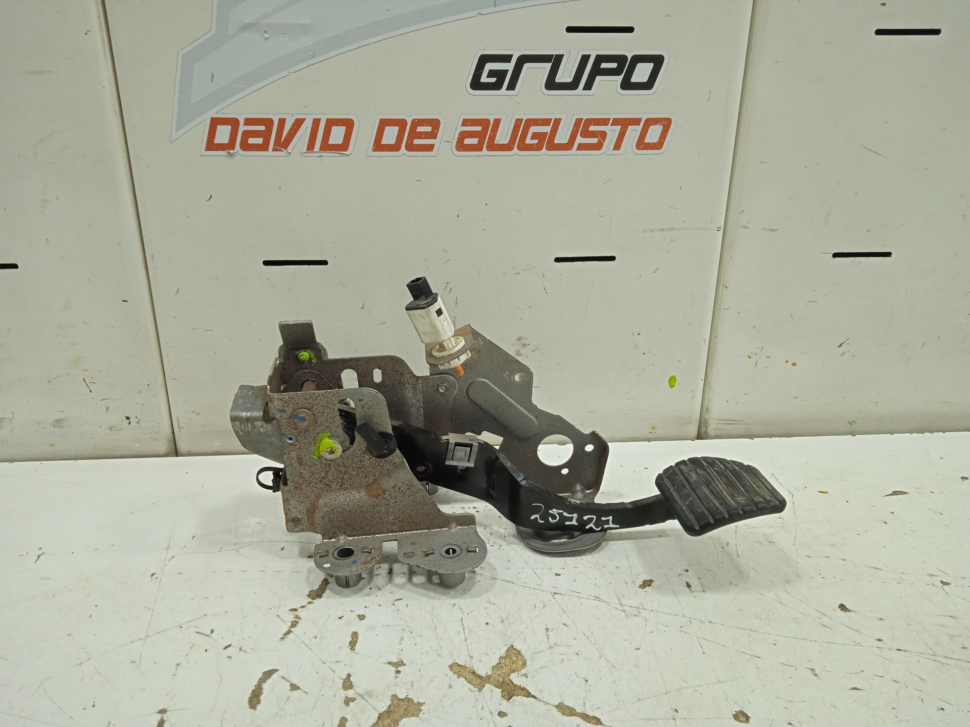 Pedal freno renault  no identificado