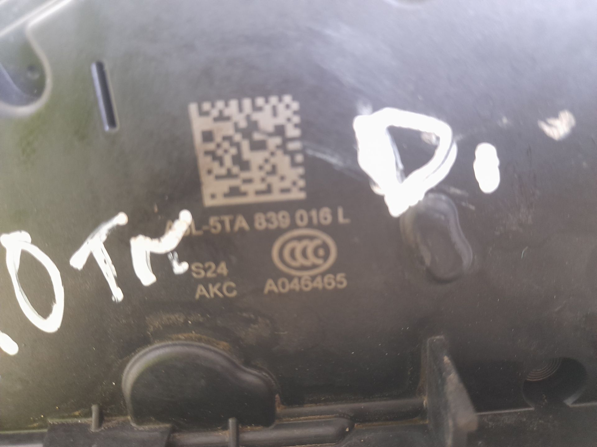 Cerradura puerta trasera derecha   no identificado