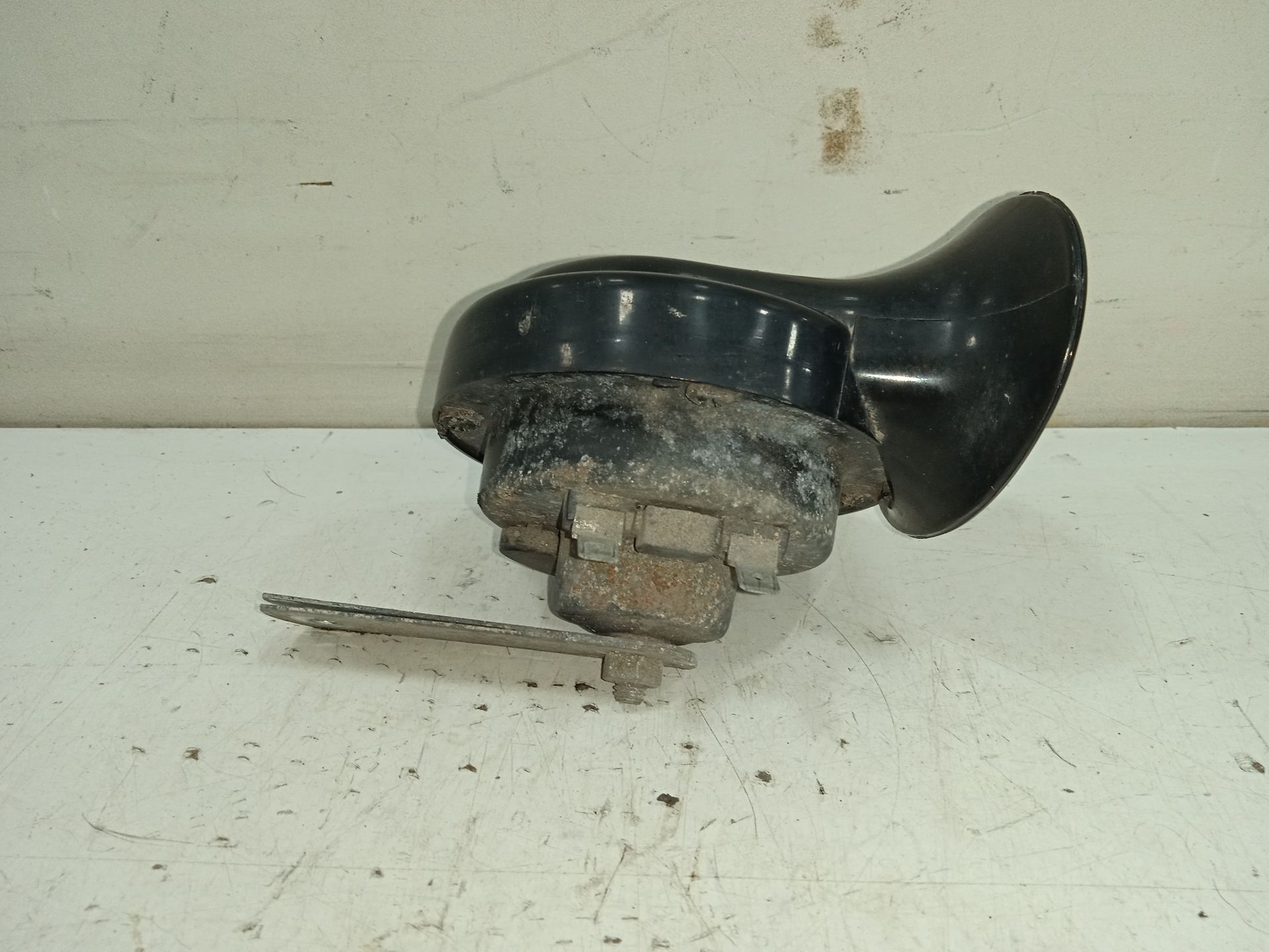 Claxon tesla model s basis