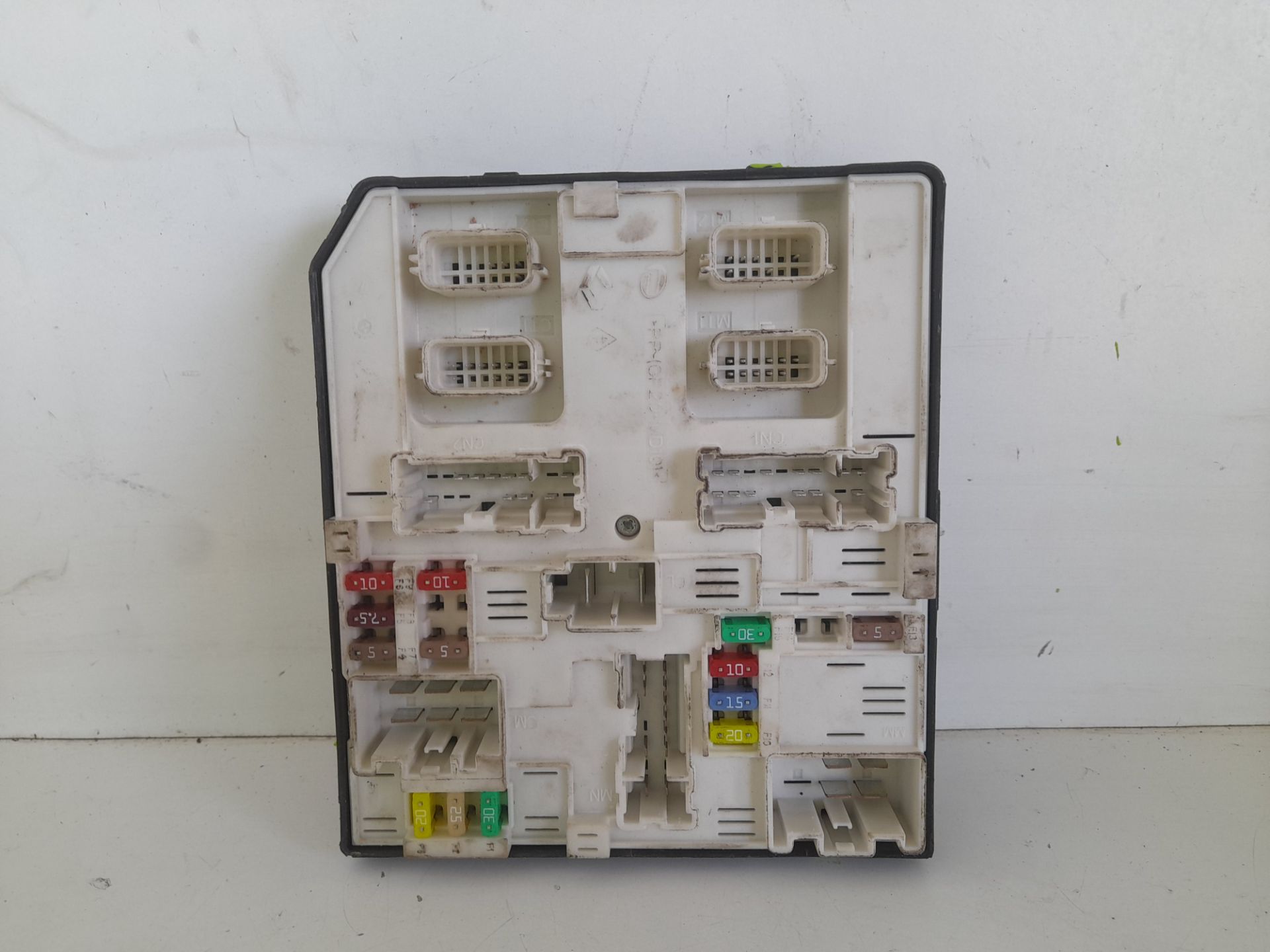Caja reles / fusibles renault  no identificado