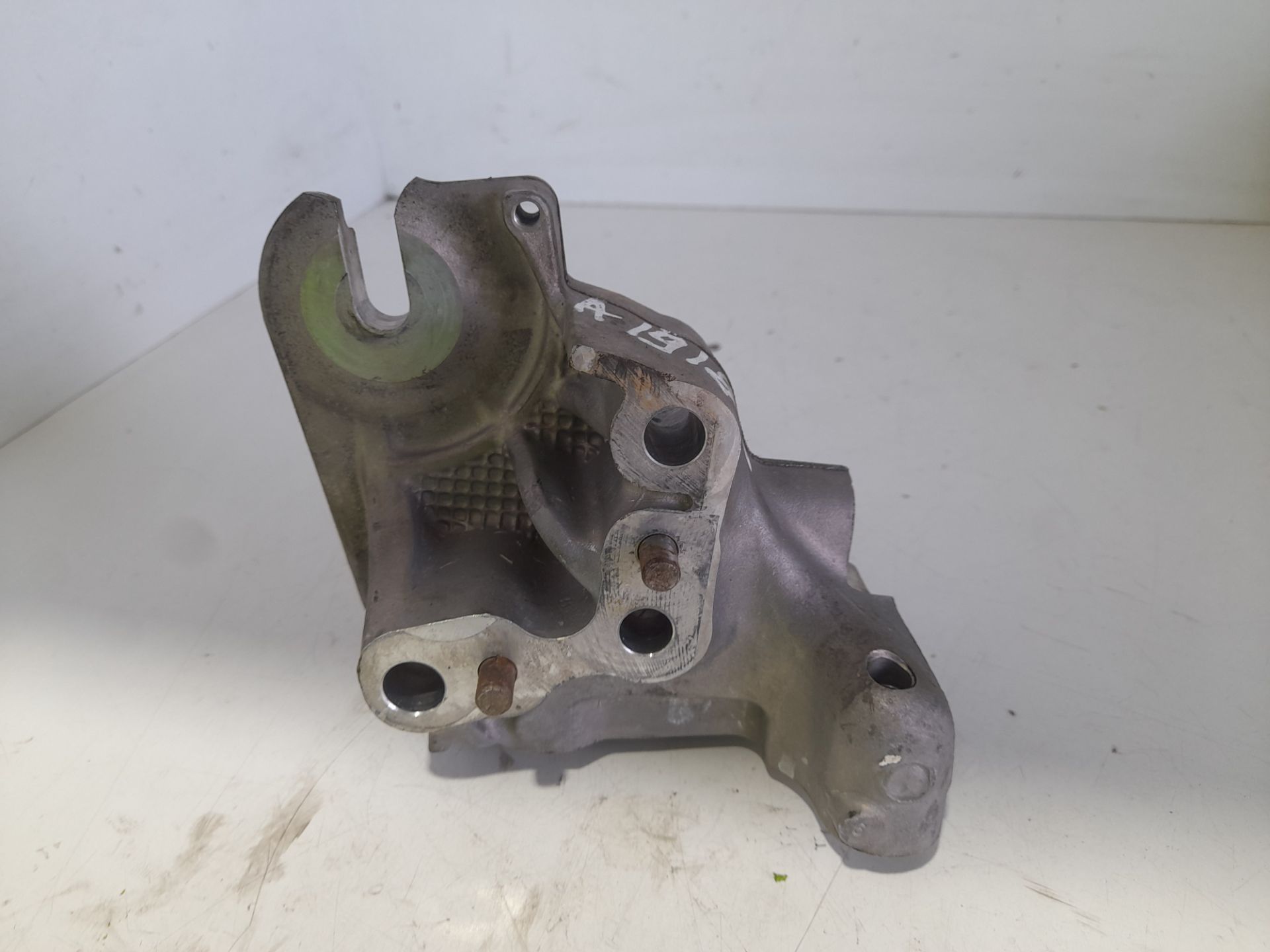 Soporte motor derecho hdi (330)