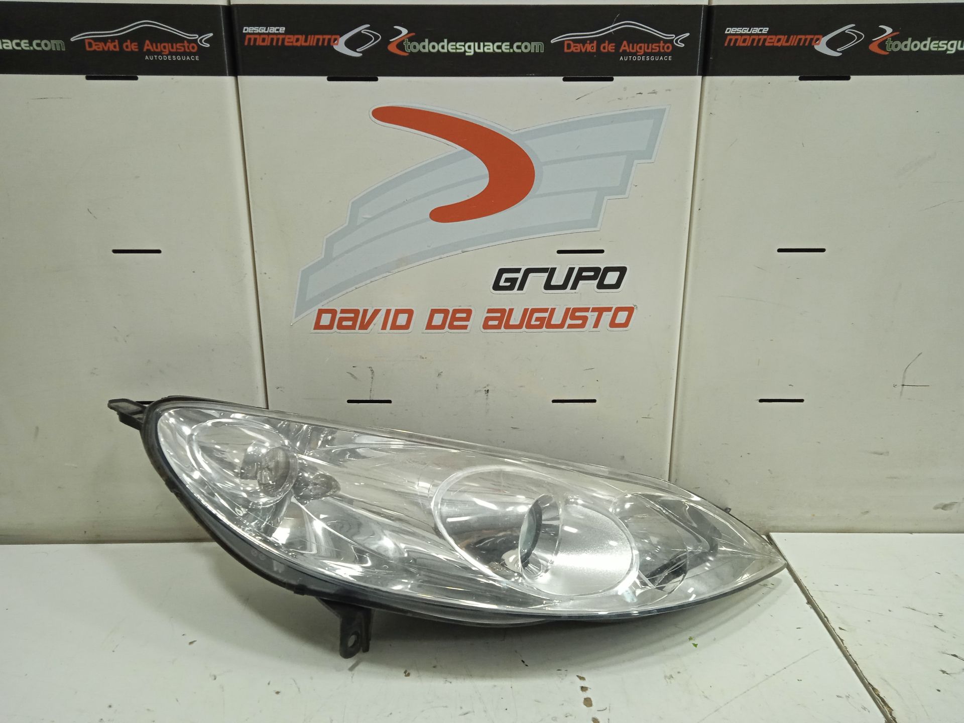 Faro derecho peugeot 407 sport