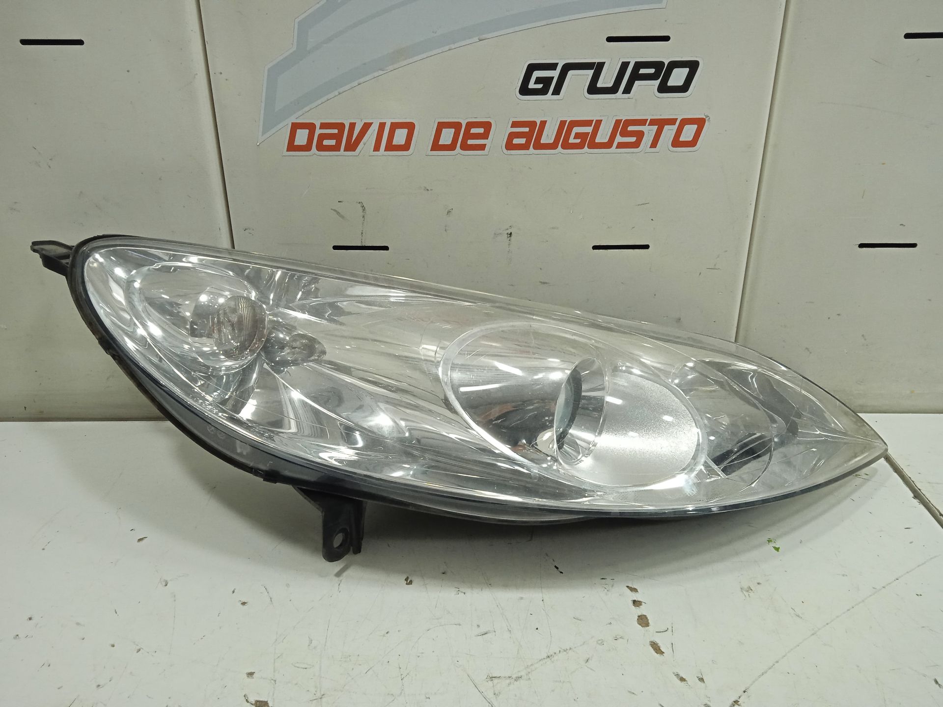 Faro derecho peugeot 407 sport