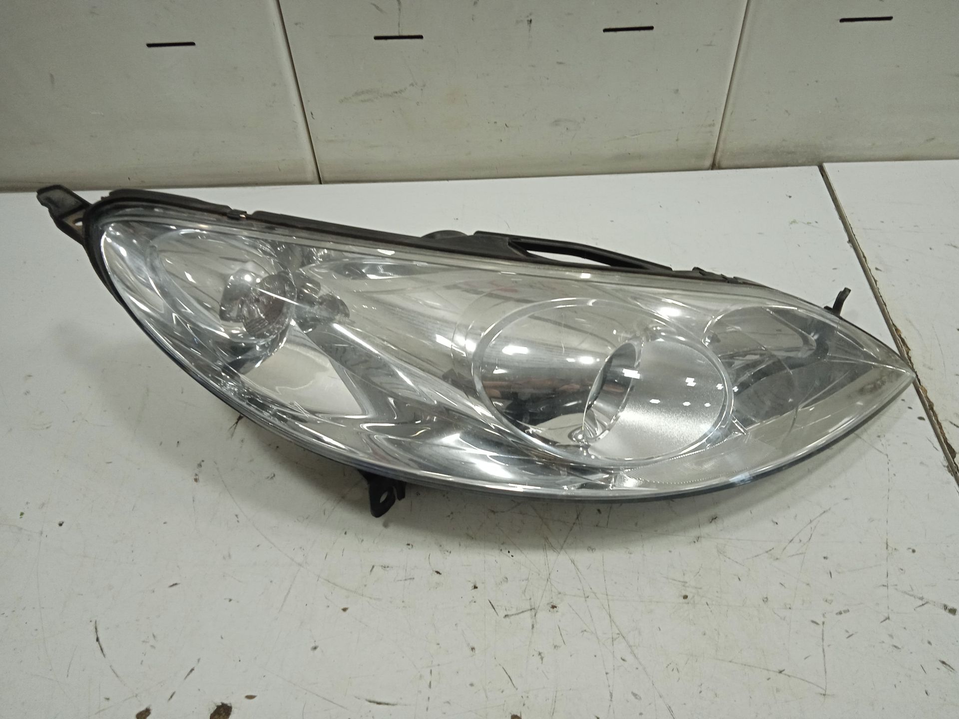 Faro derecho peugeot 407 sport