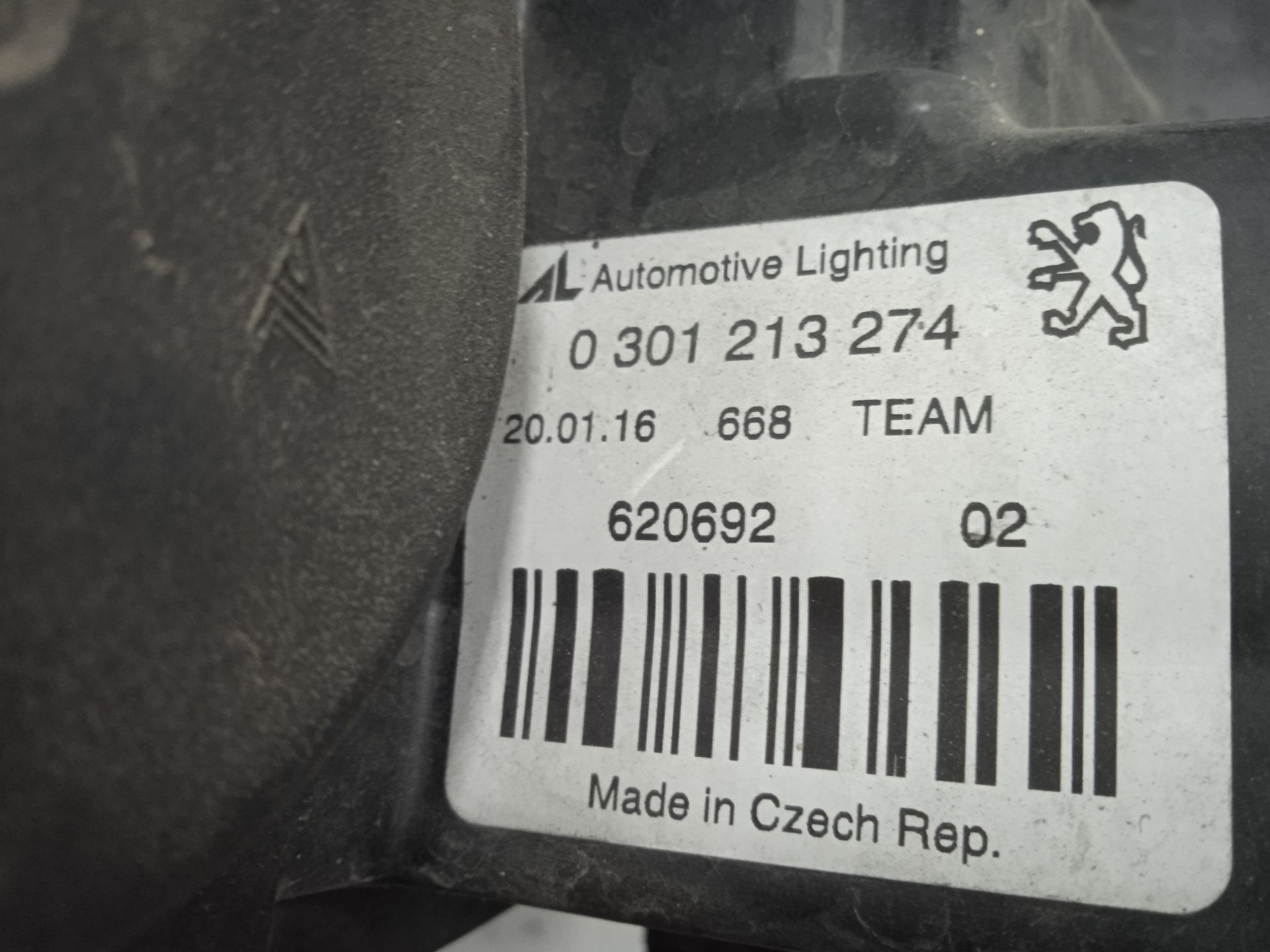Faro derecho peugeot 407 sport