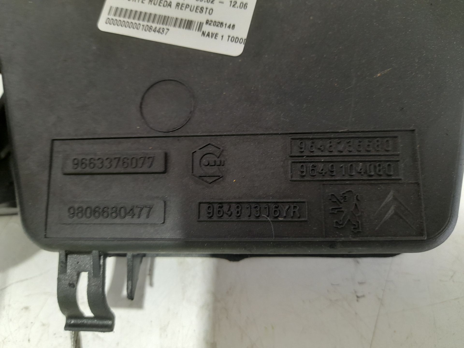 Soporte rueda repuesto peugeot 807 sv