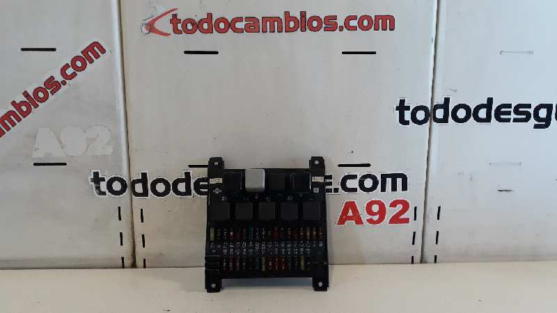 Caja reles / fusibles nissan  no identificado