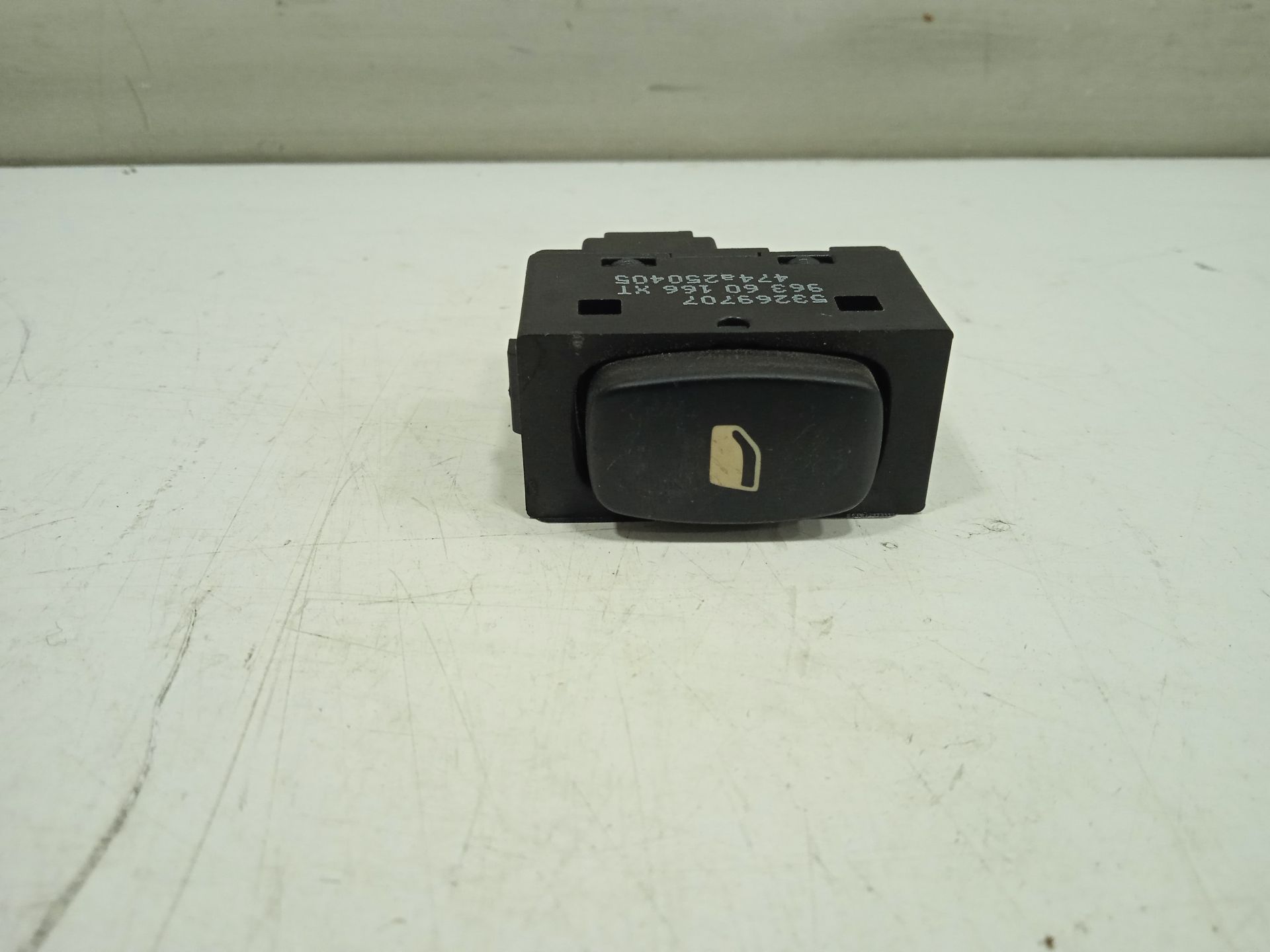 Mando elevalunas delantero derecho peugeot 407 sport