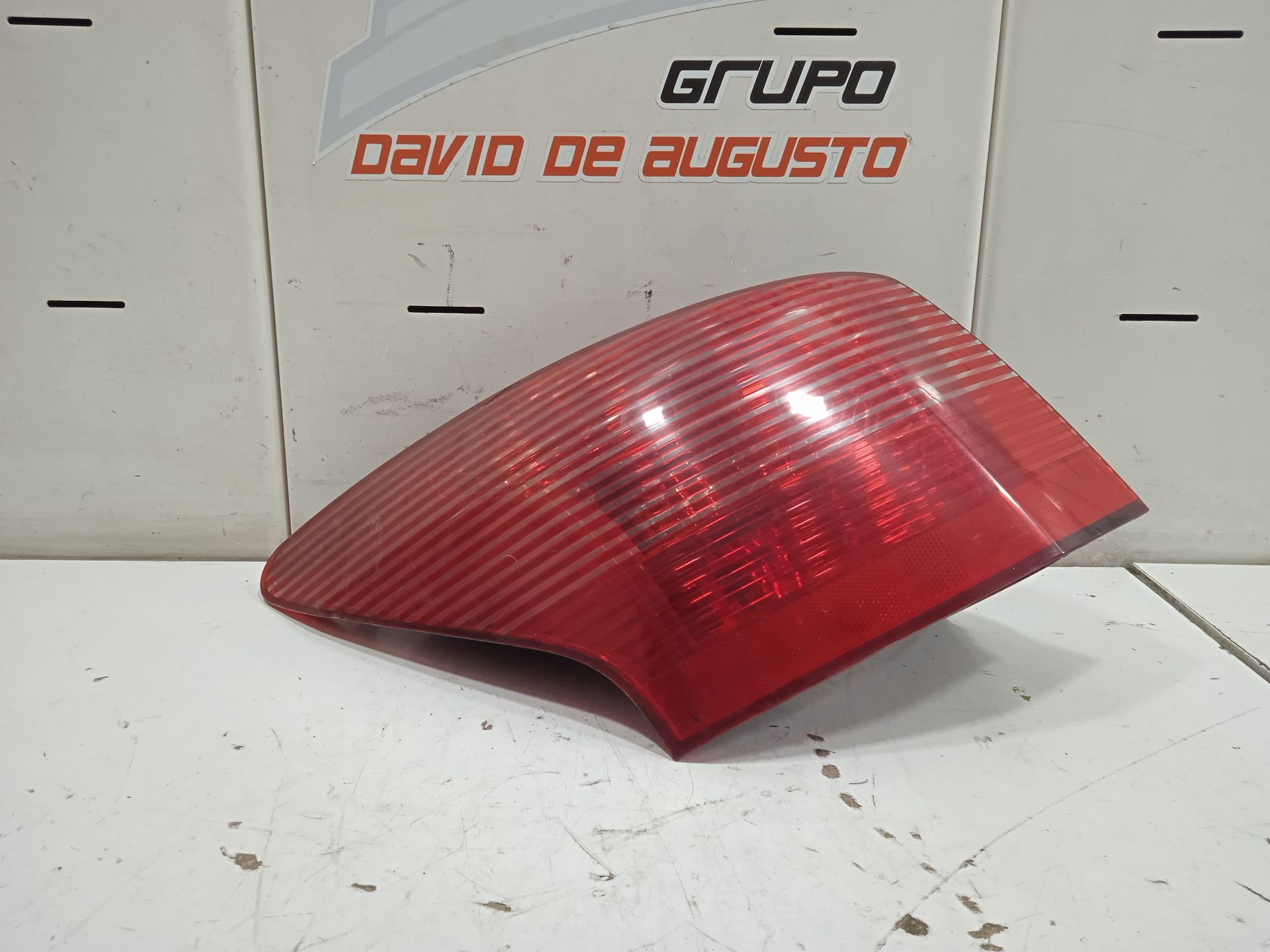 Piloto trasero izquierdo peugeot 407 sport