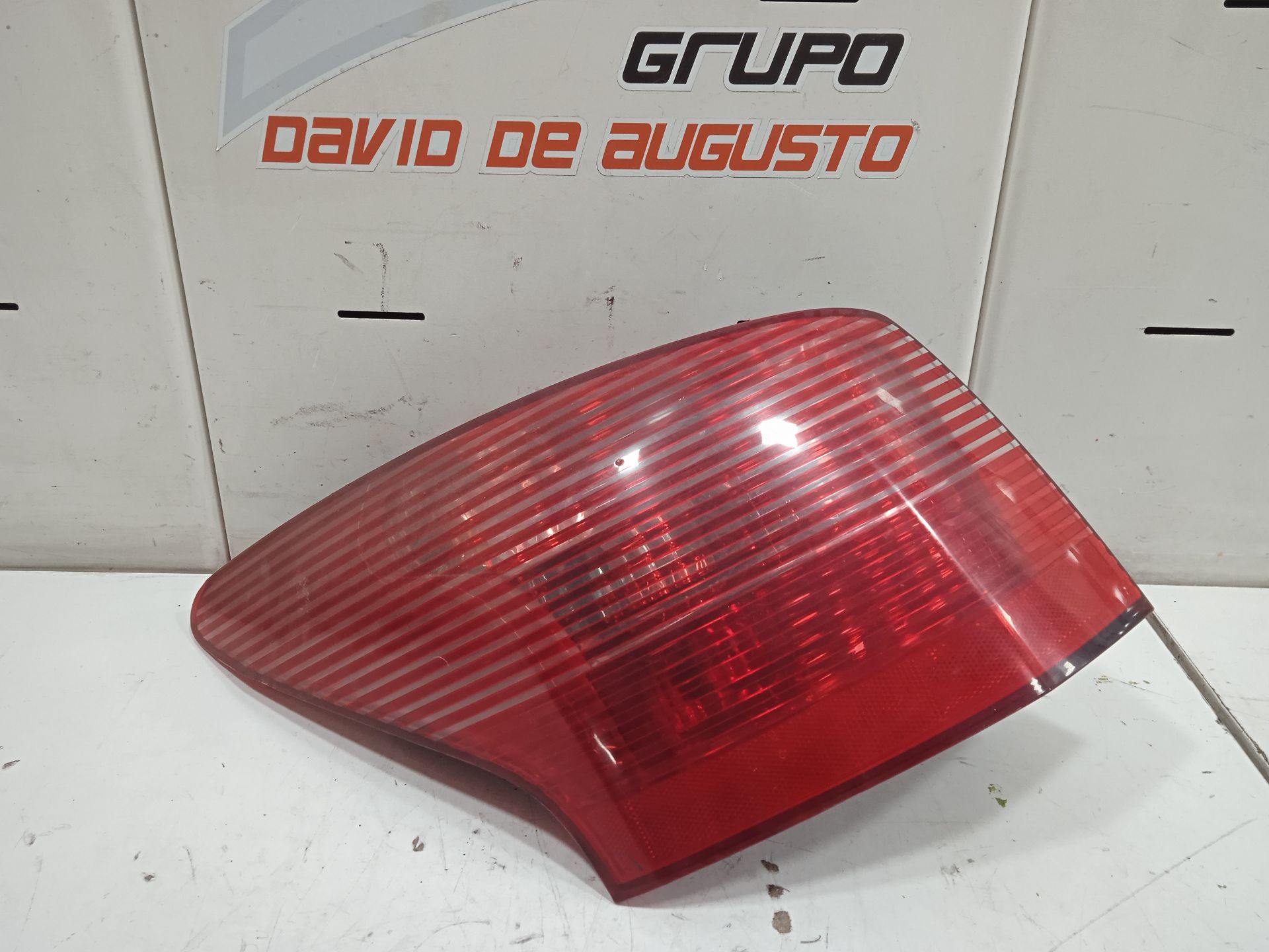 Piloto trasero izquierdo peugeot 407 sport