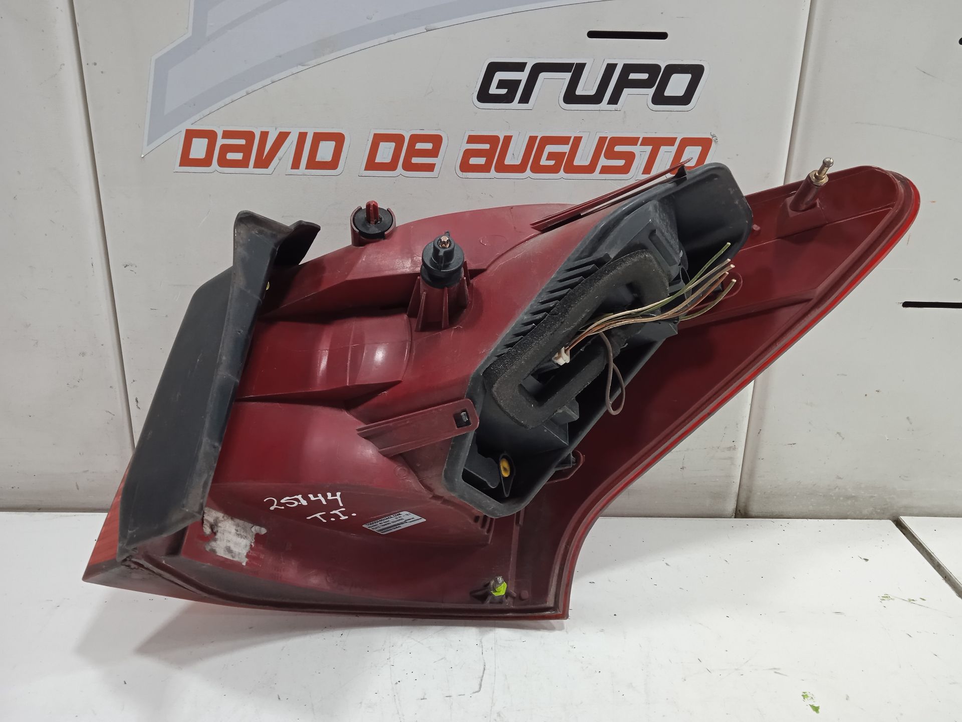 Piloto trasero izquierdo peugeot 407 sport