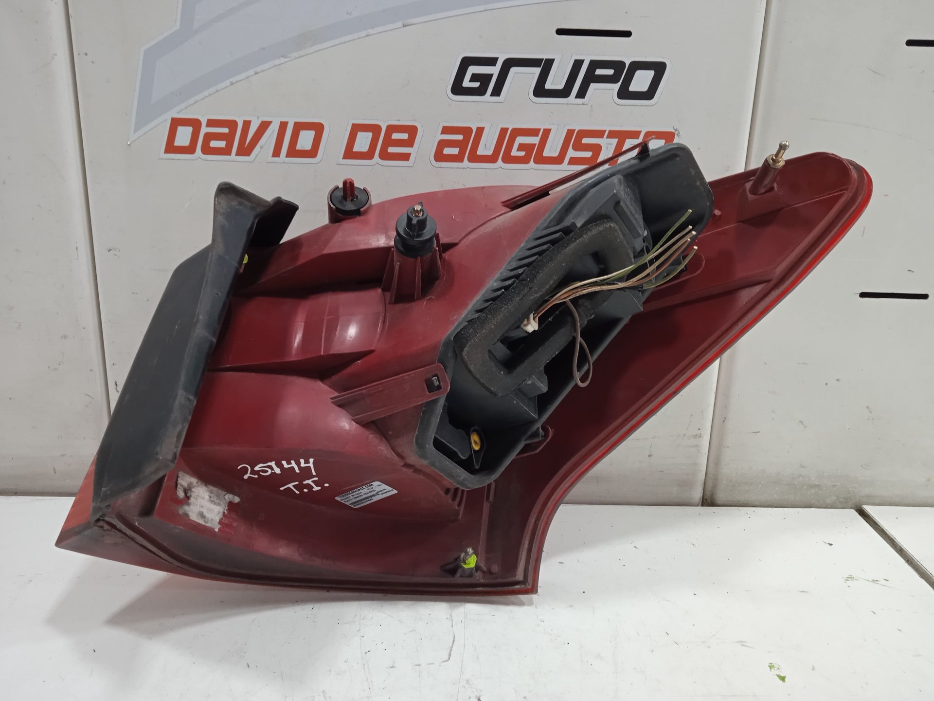 Piloto trasero izquierdo peugeot 407 sport