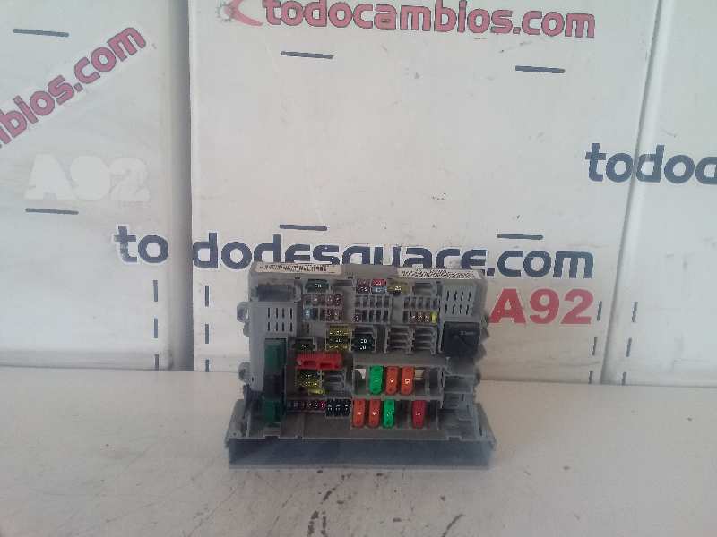 Caja reles / fusibles bmw serie 1 berlina (e81e87) 118d