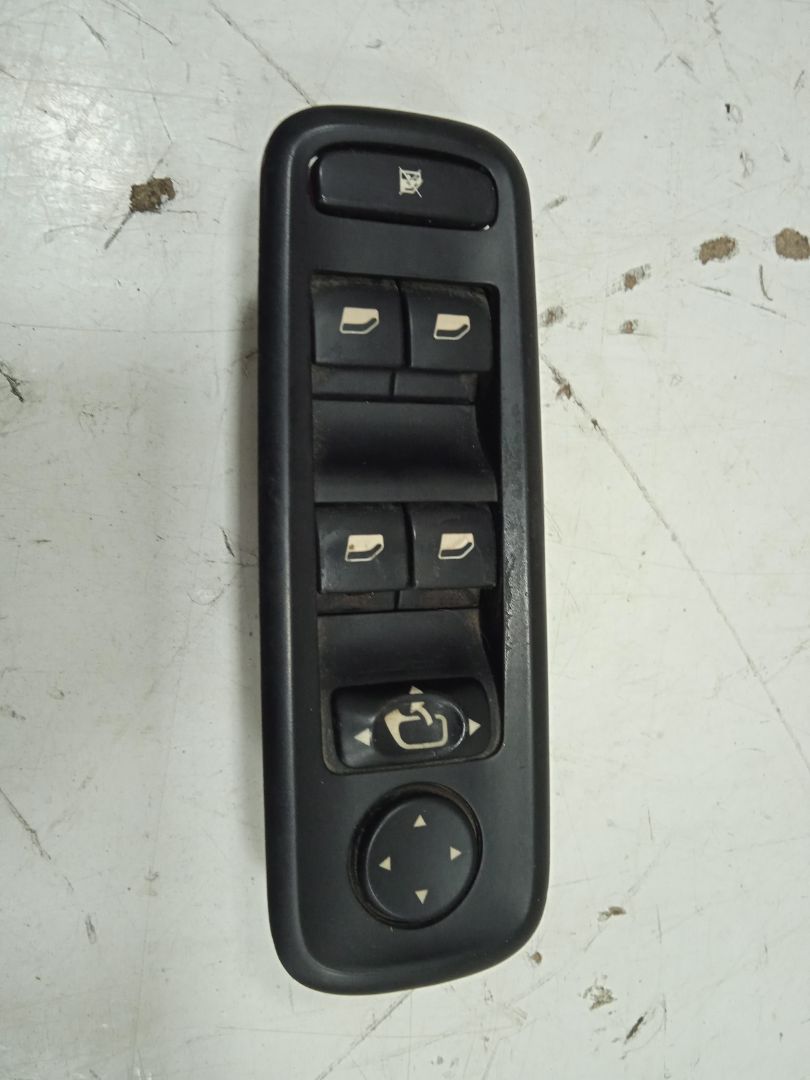 Mando elevalunas delantero izquierdo peugeot 807 sv