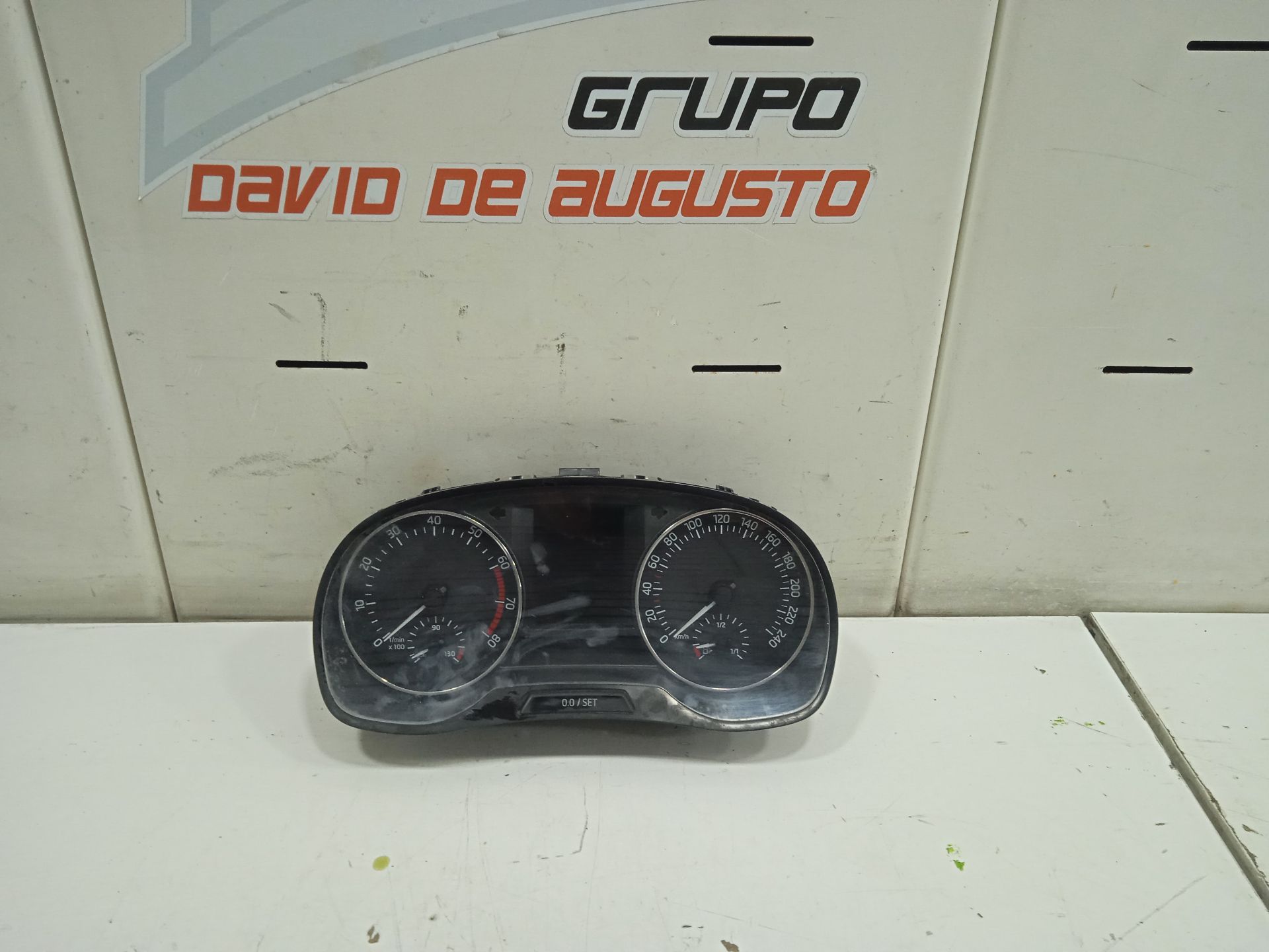Cuadro instrumentos skoda fabia (nj3) color concept