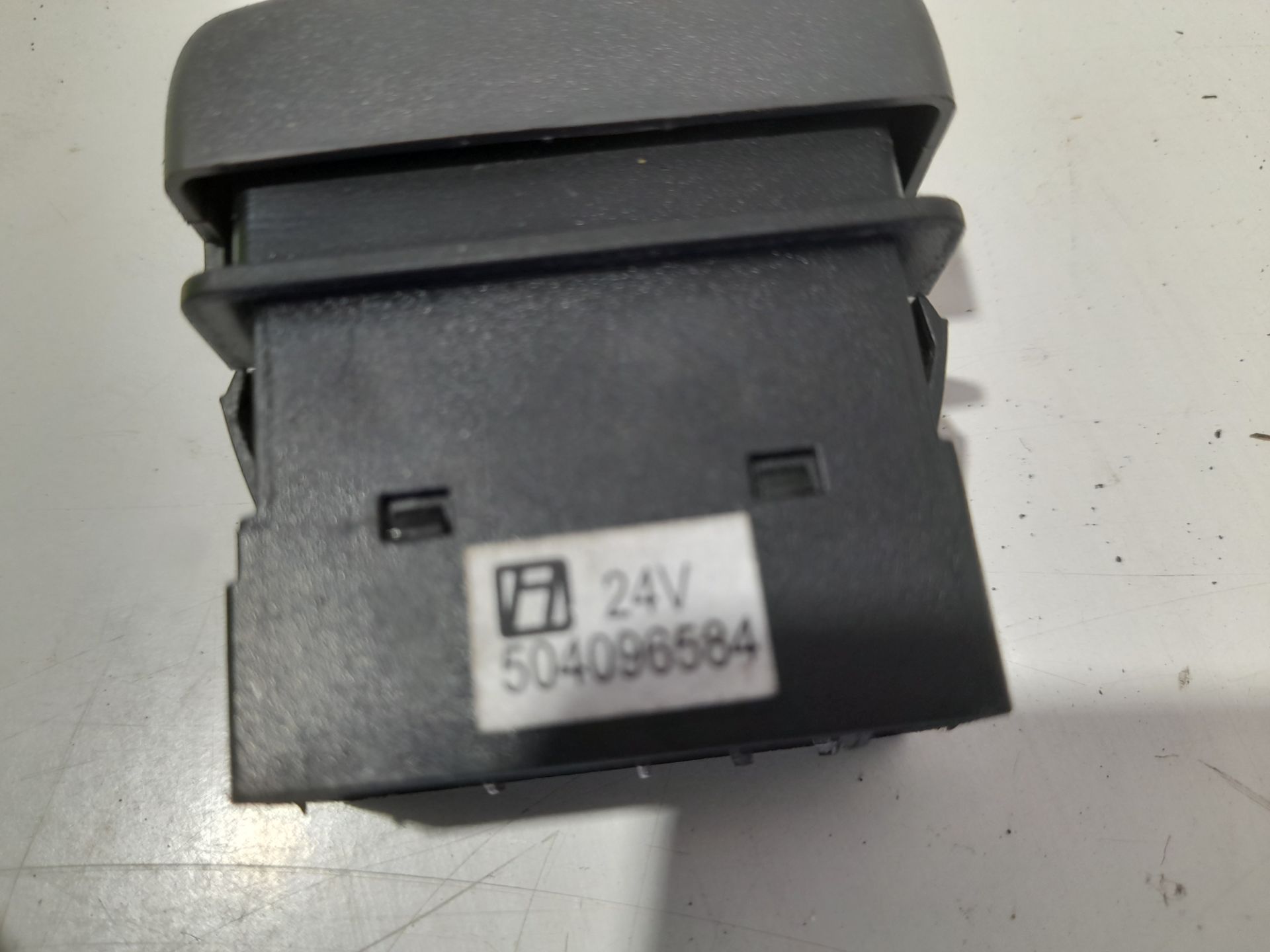 Interruptor iveco  no identificado