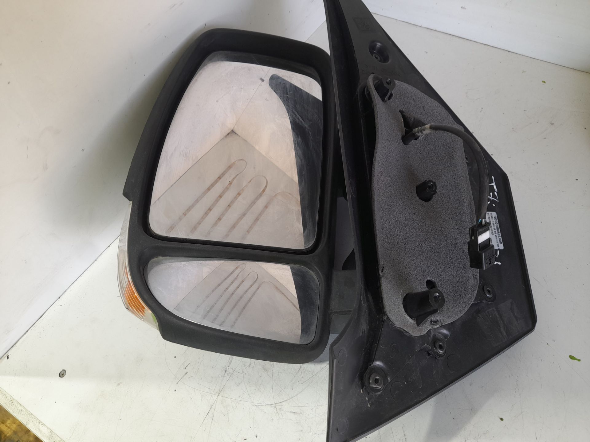 Retrovisor izquierdo renault  no identificado