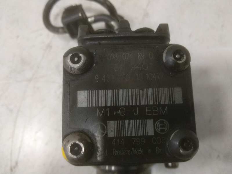 Inyector mercedes-benz axor 2 cr 2-ejes 18 t bm 944 95024 (2004) 1824   4x2      om 906 la   nr
