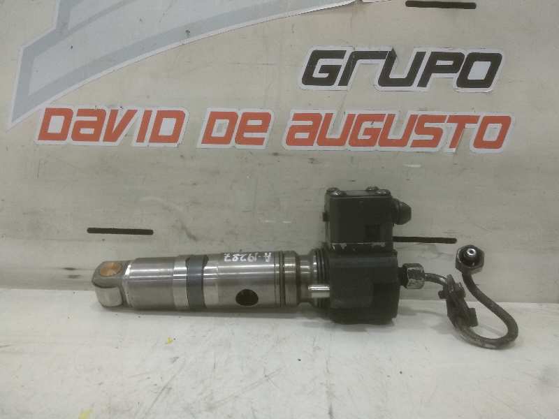 Inyector mercedes-benz axor 2 cr 2-ejes 18 t bm 944 95024 (2004) 1824   4x2      om 906 la   nr