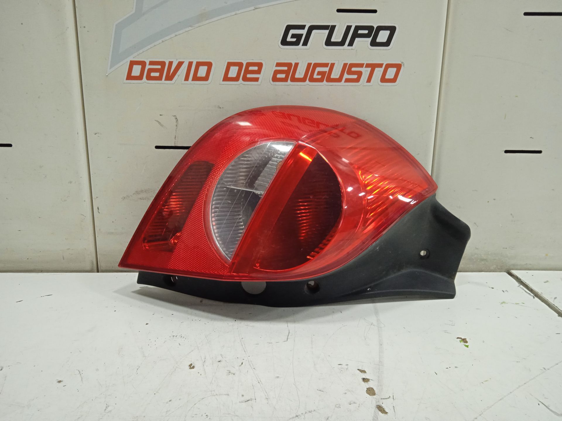 Piloto trasero izquierdo renault clio iii exception