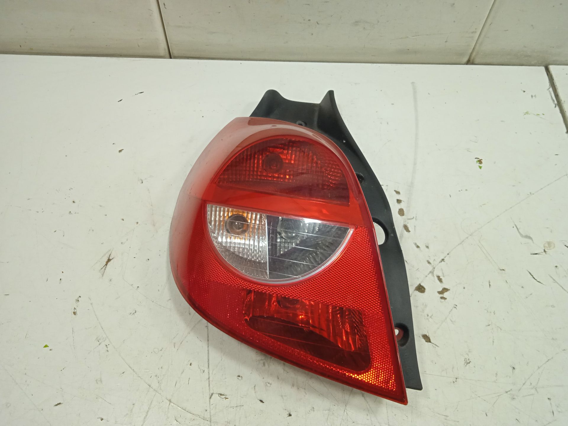 Piloto trasero izquierdo renault clio iii exception