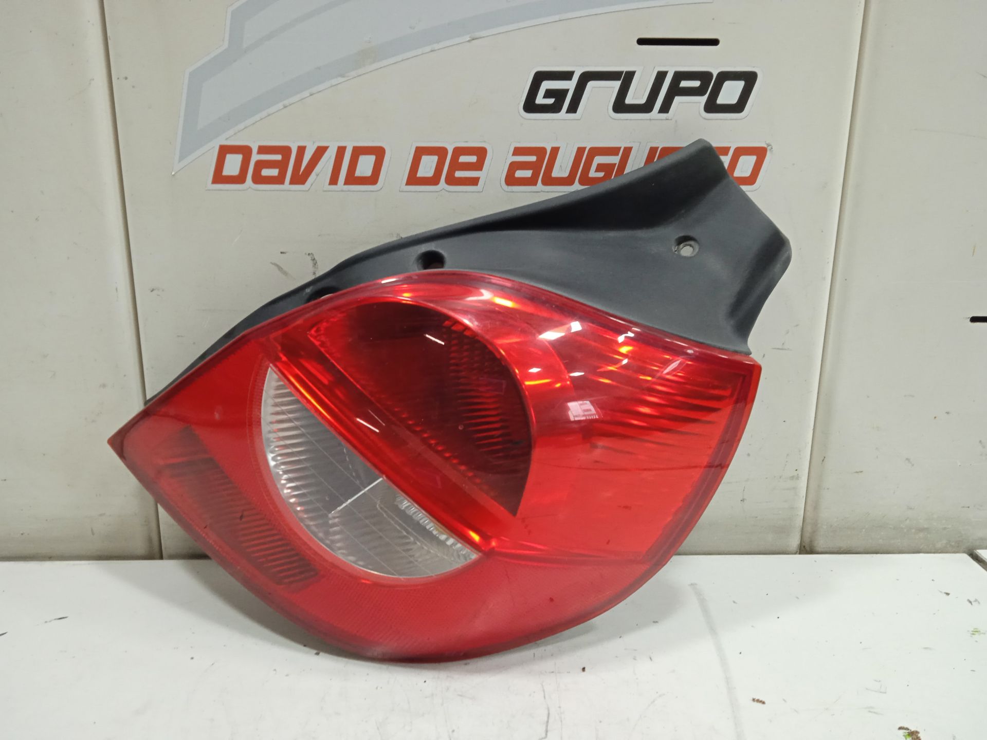 Piloto trasero derecho renault clio iii exception