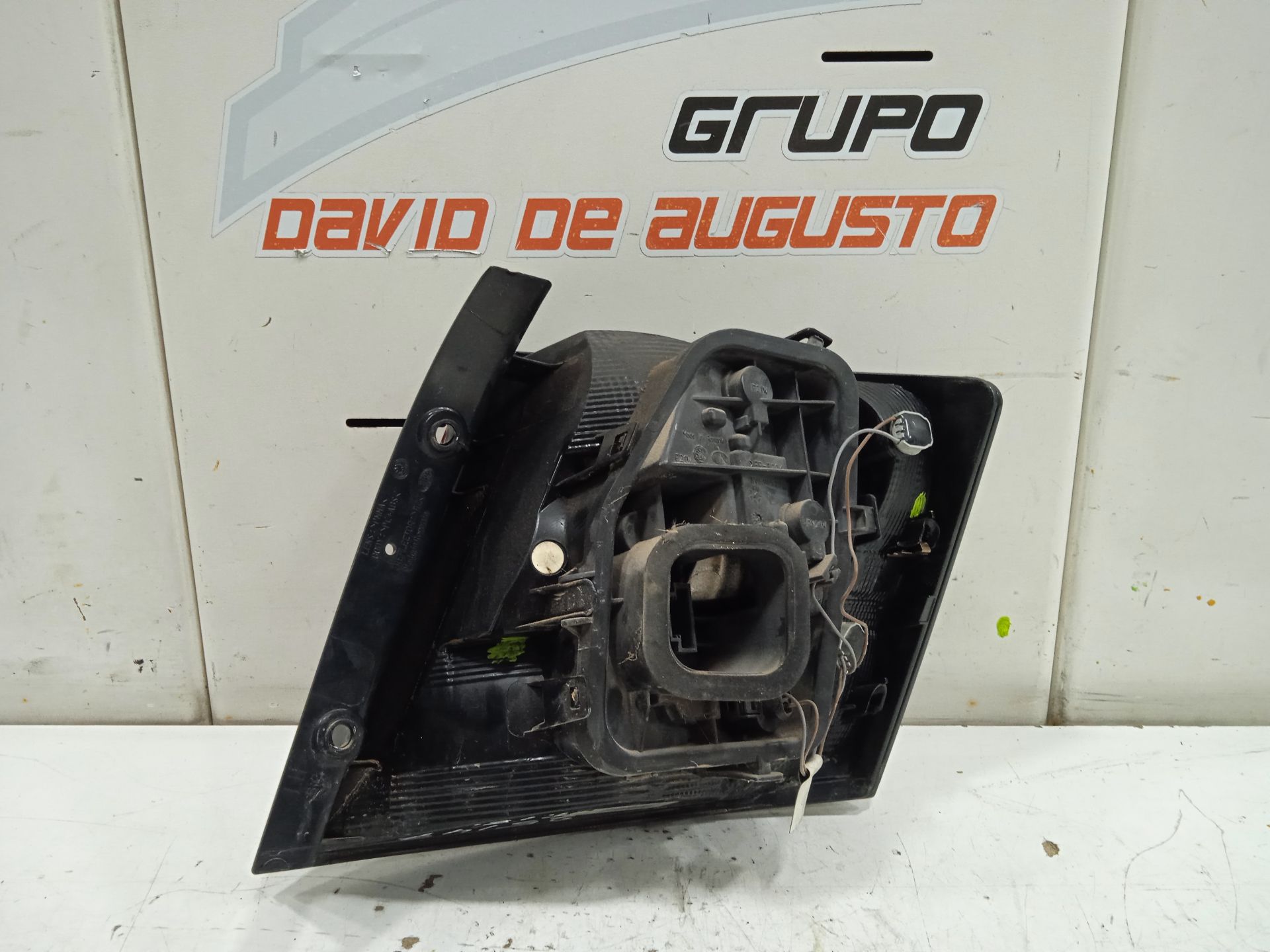 Piloto trasero izquierdo skoda fabia (nj3) color concept