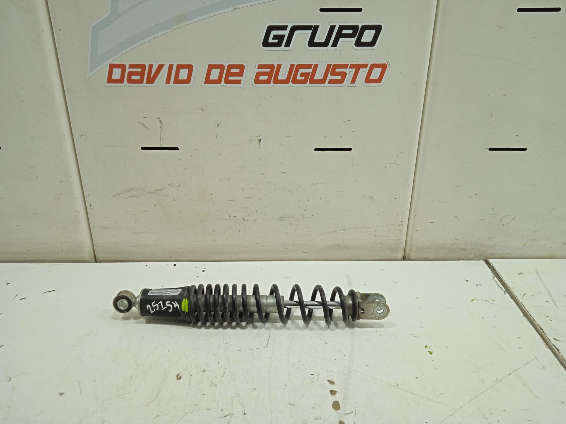 Amortiguador trasero izquierdo honda  no identificado