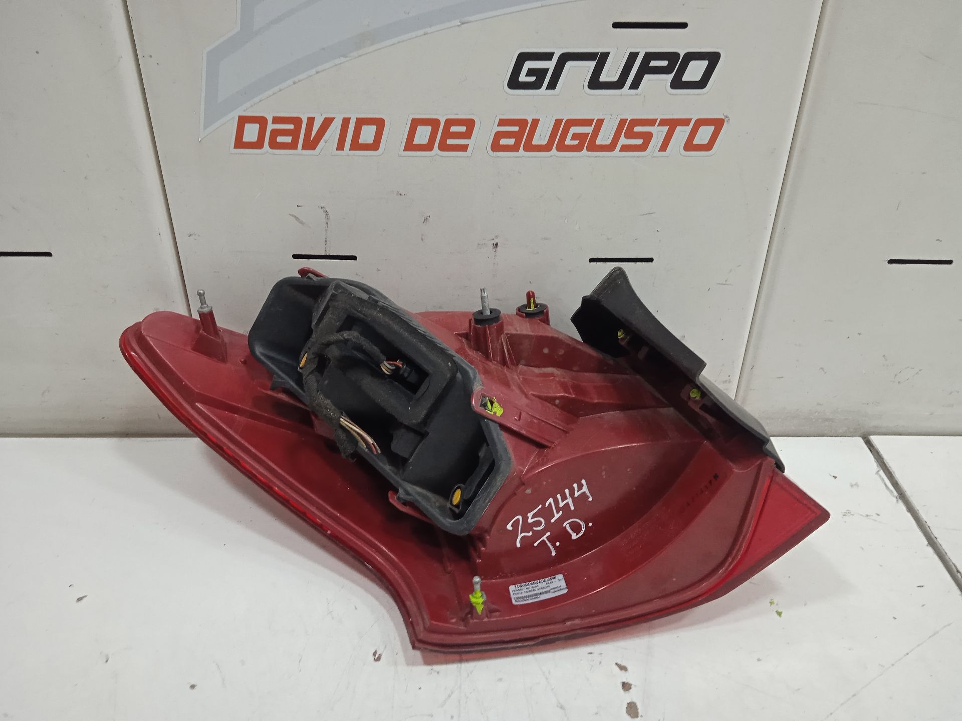 Piloto trasero derecho peugeot 407 sport