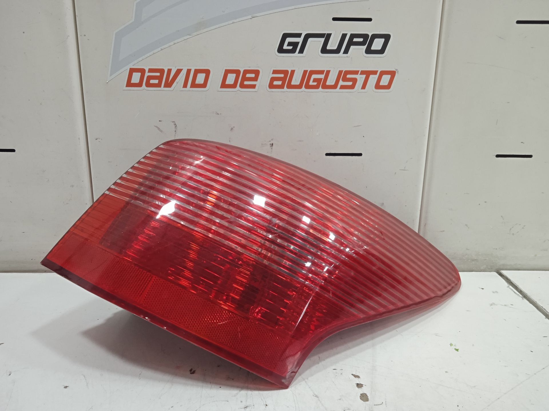 Piloto trasero derecho peugeot 407 sport