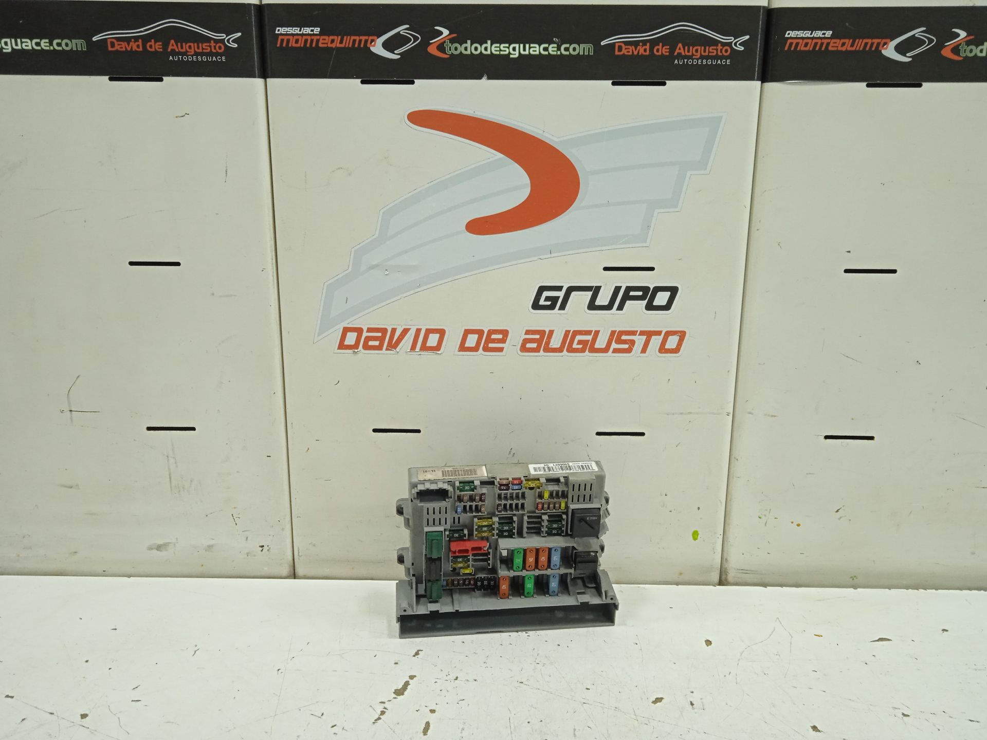 Caja reles / fusibles bmw serie 3 touring (e91) 325xi