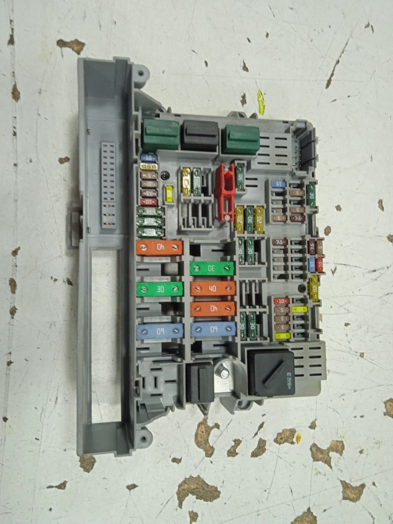 Caja reles / fusibles bmw serie 3 touring (e91) 325xi