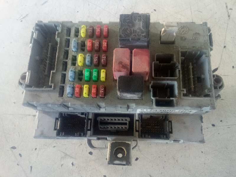 Caja reles / fusibles fiat stilo (192) 1.6 16v