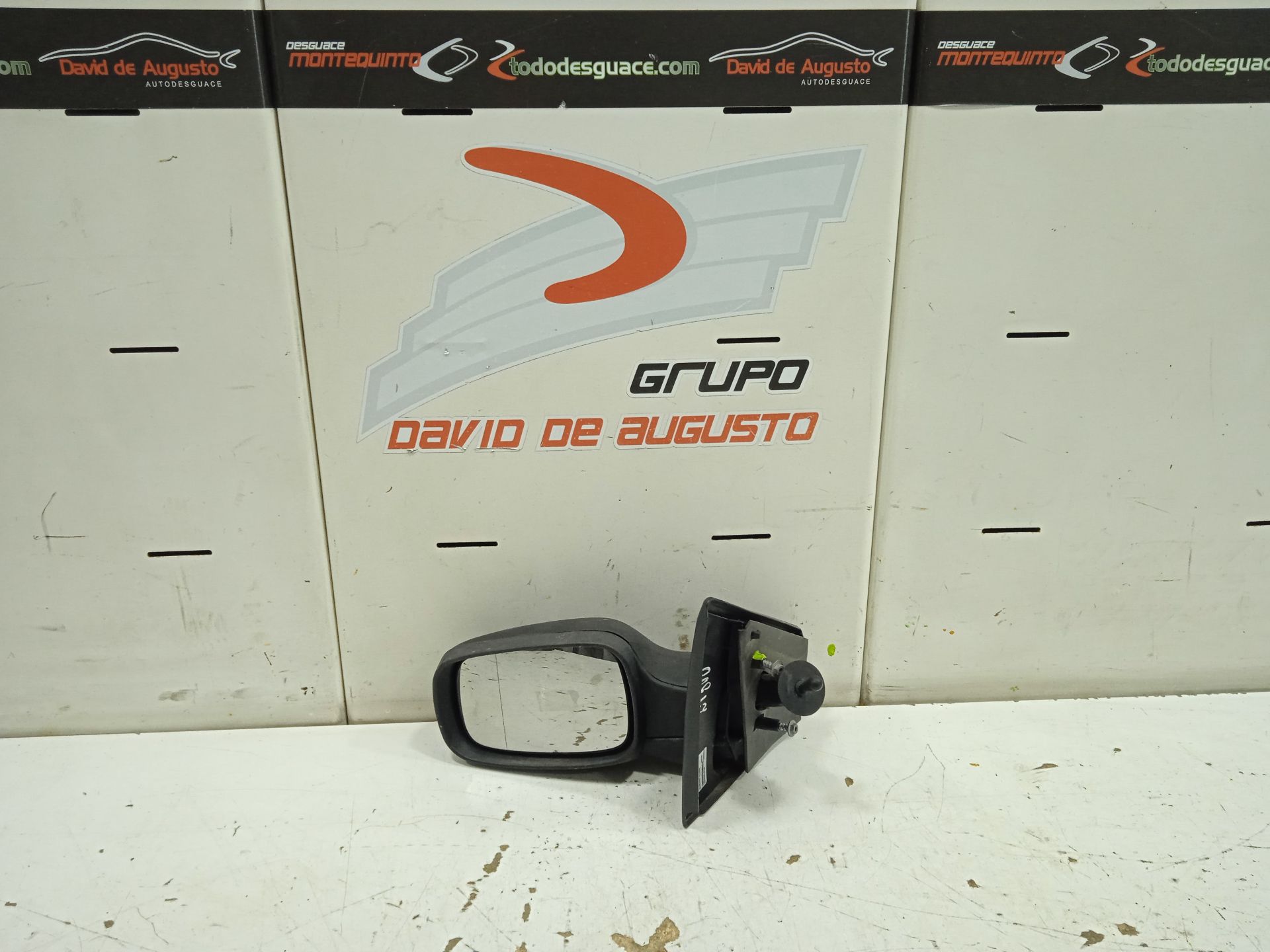 Retrovisor izquierdo   no identificado