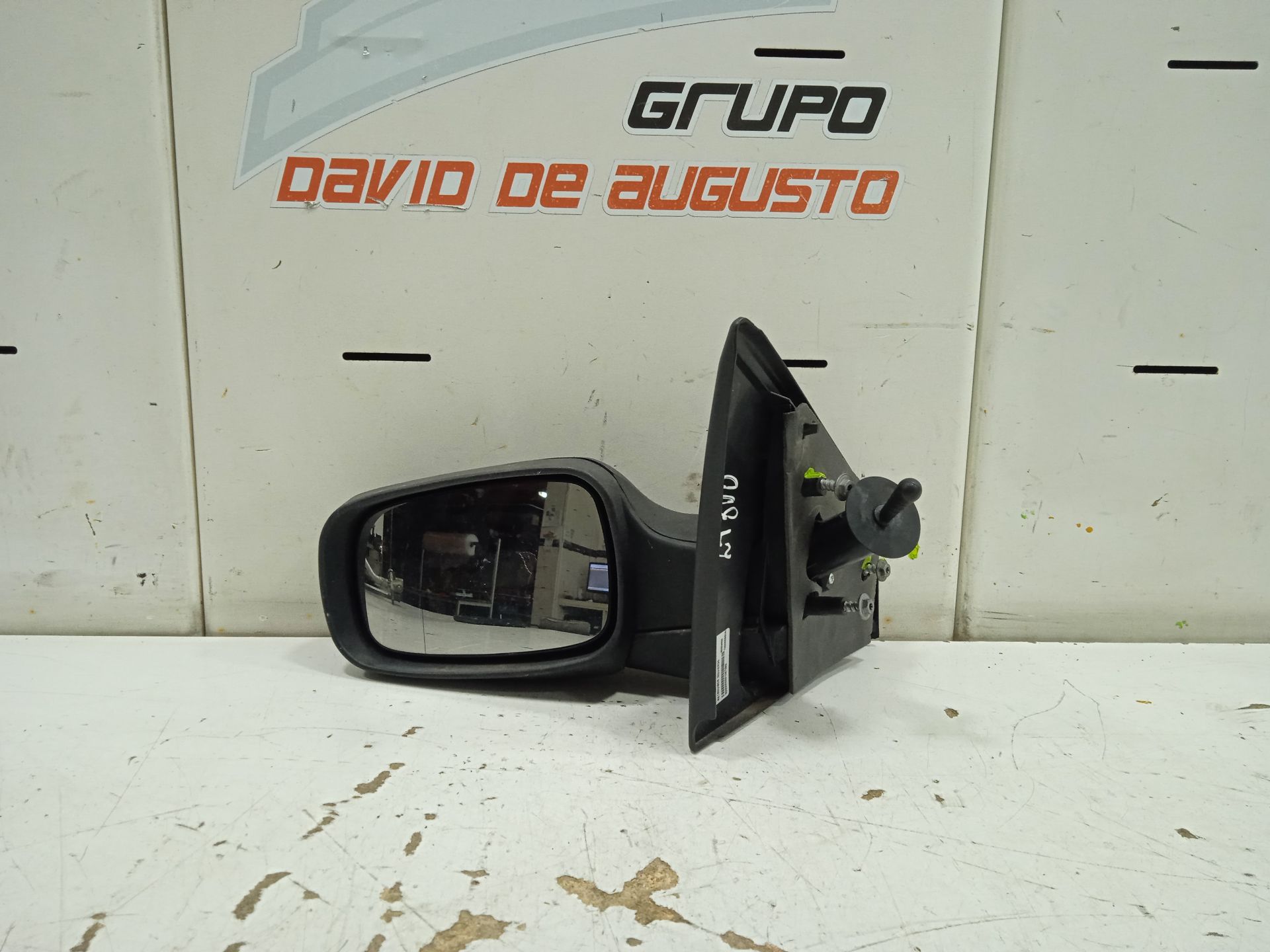 Retrovisor izquierdo   no identificado