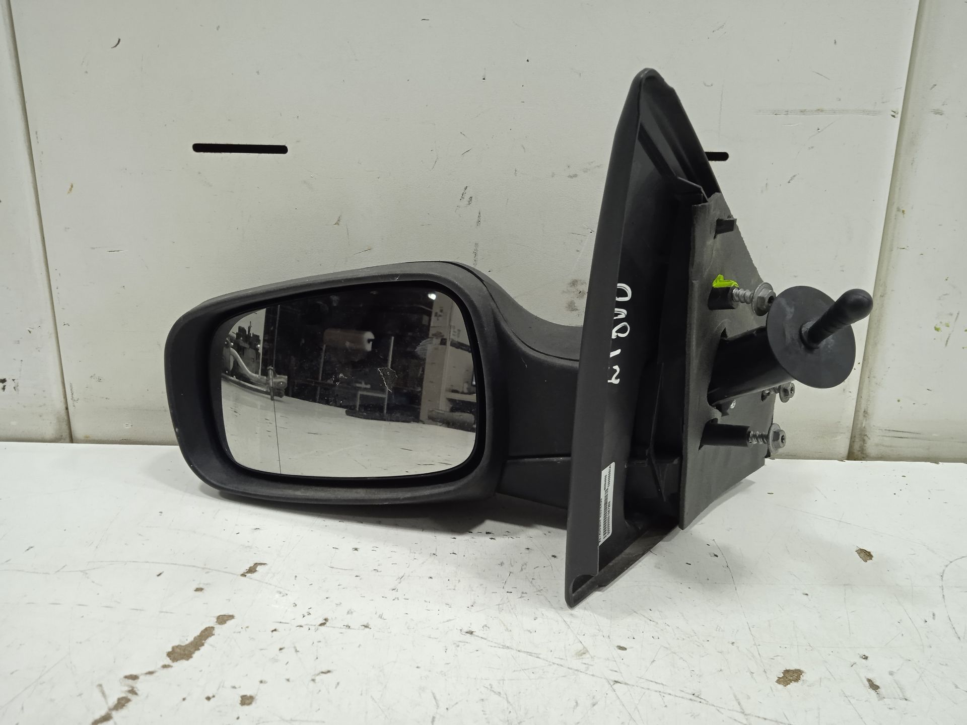 Retrovisor izquierdo   no identificado