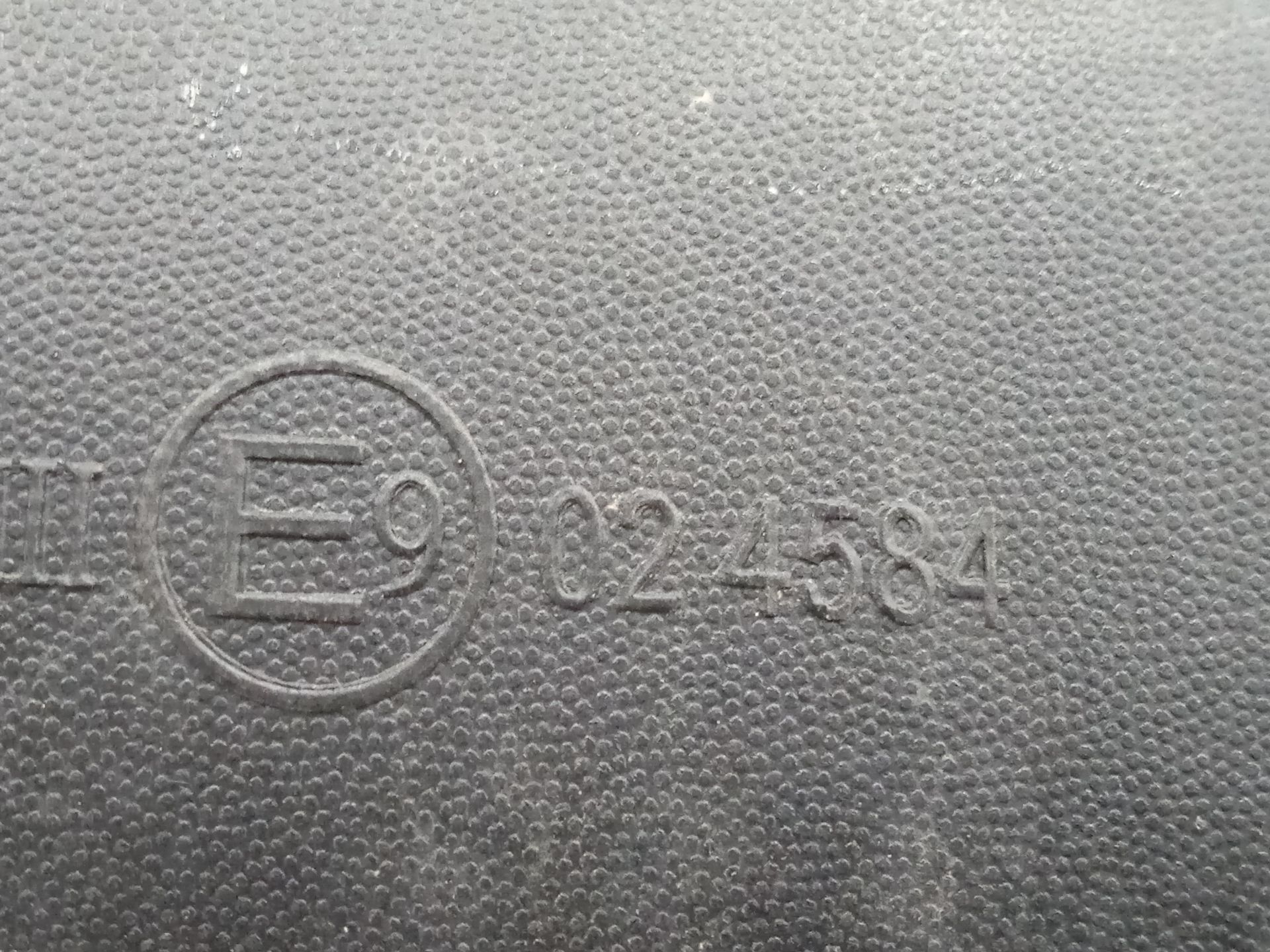 Retrovisor izquierdo   no identificado