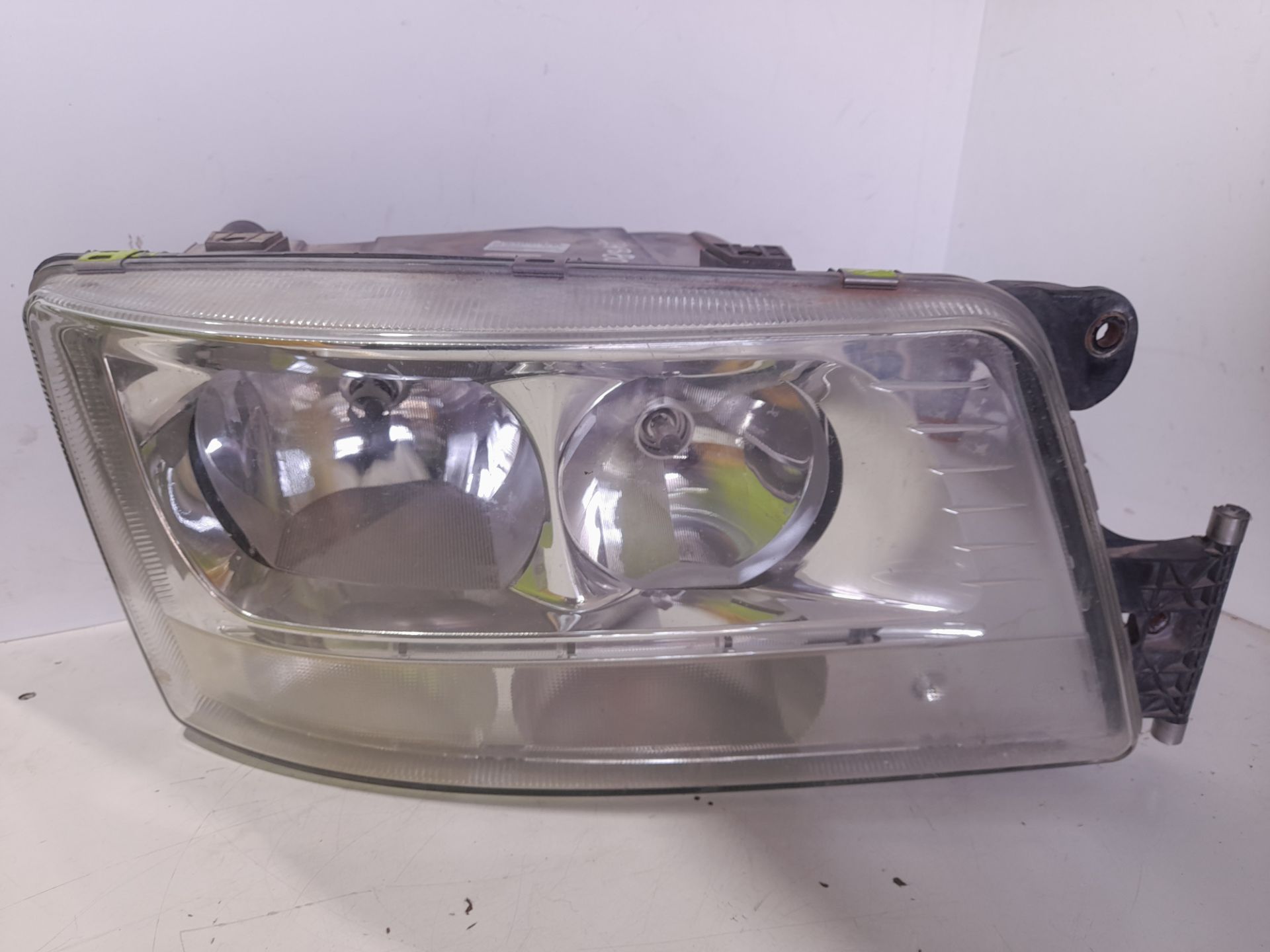 Faro derecho man tgx 18.xxx (2007) fg    4x2   bl xl