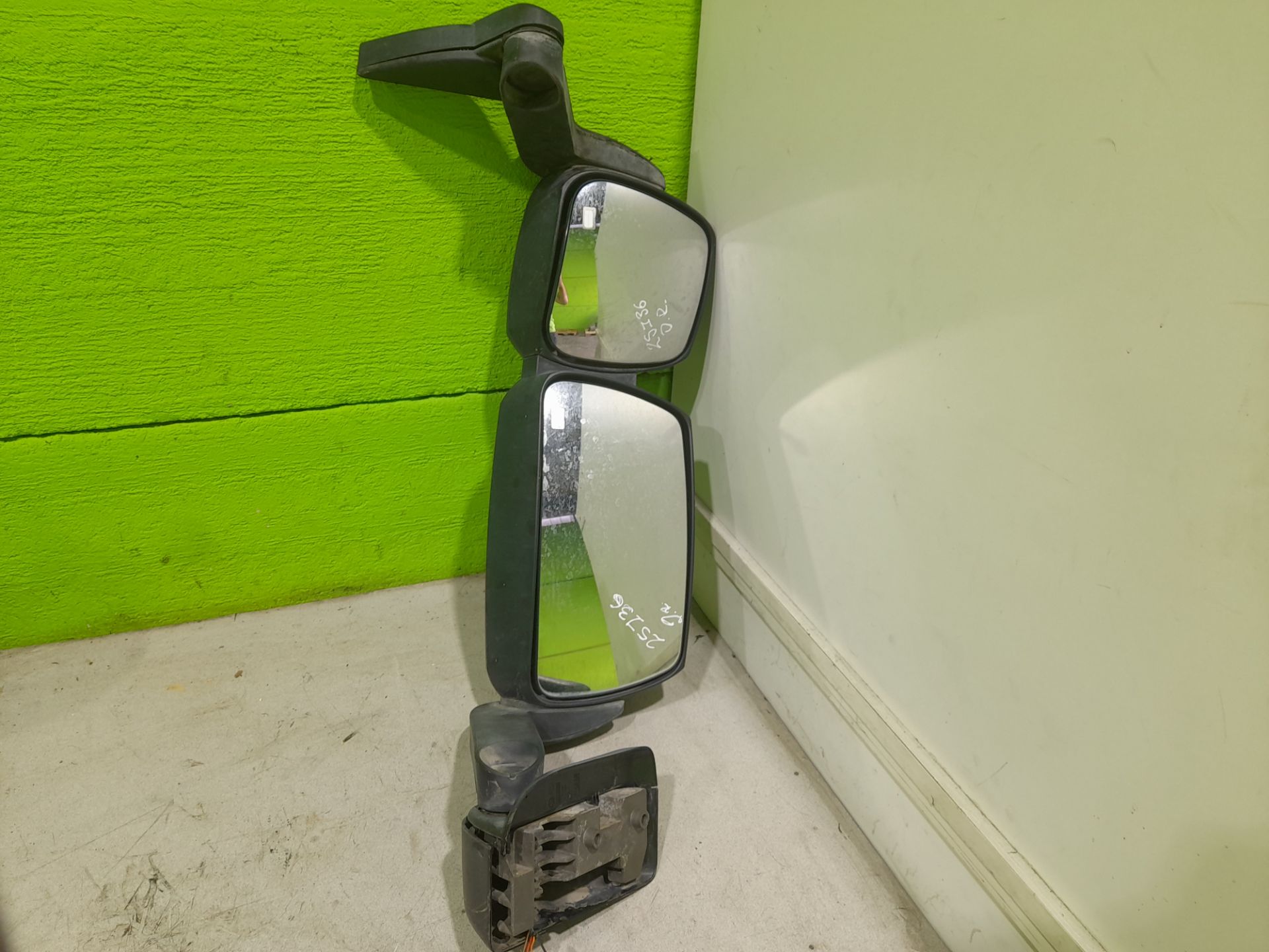 Retrovisor derecho iveco  no identificado