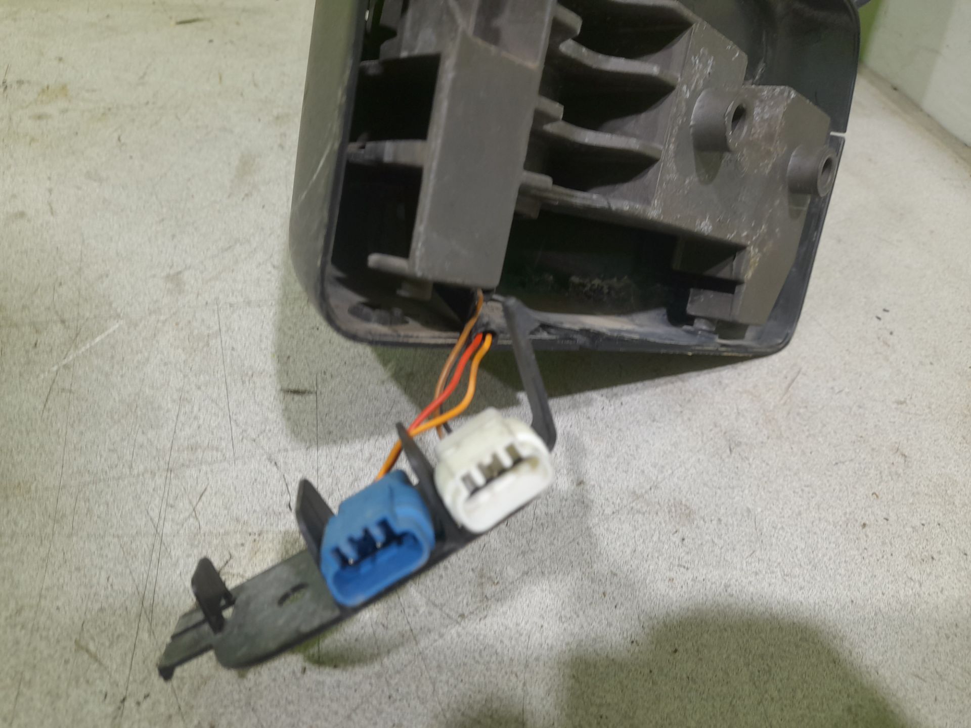 Retrovisor derecho iveco  no identificado