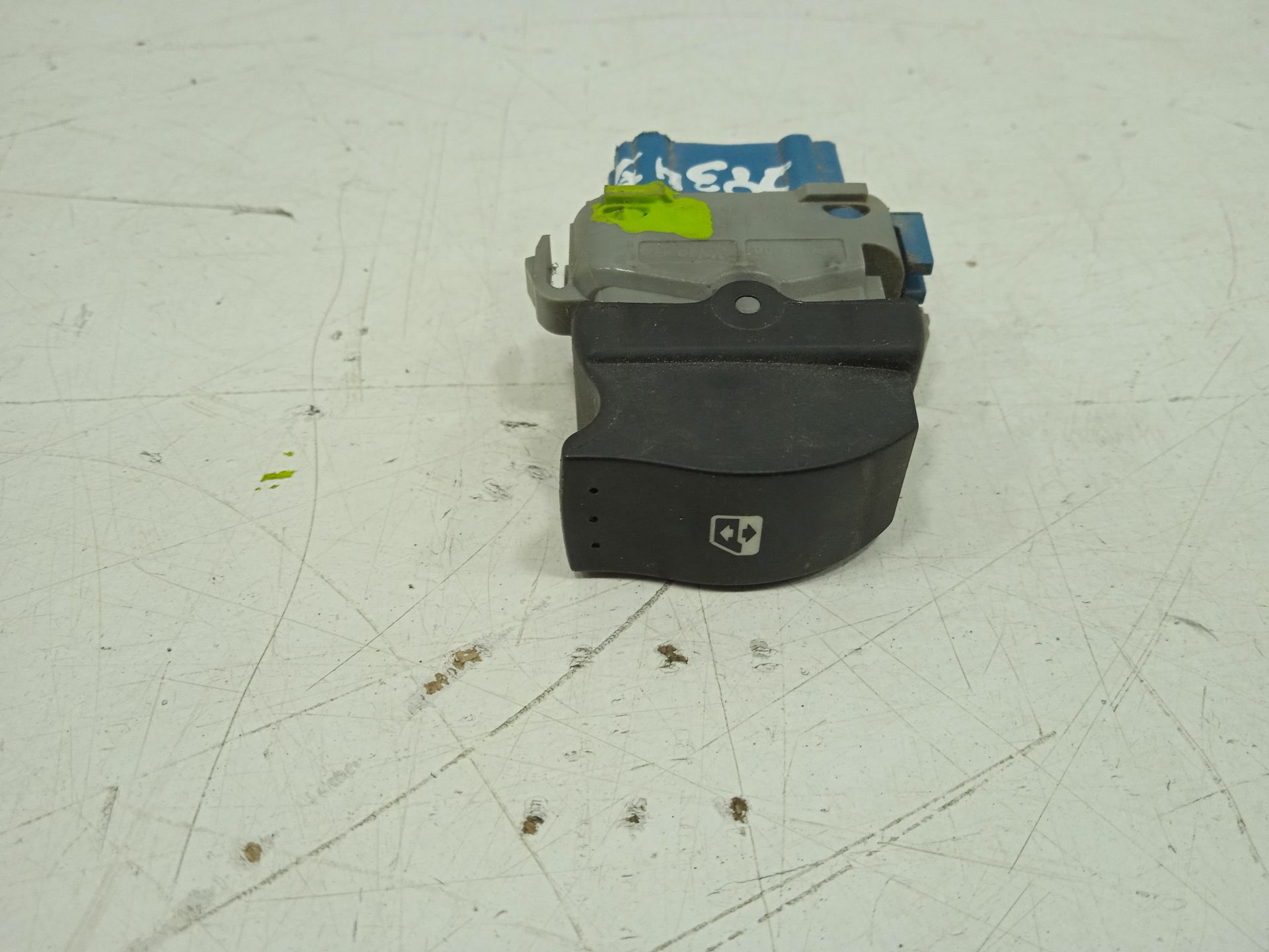 Mando elevalunas delantero derecho l2h3 gka 35t