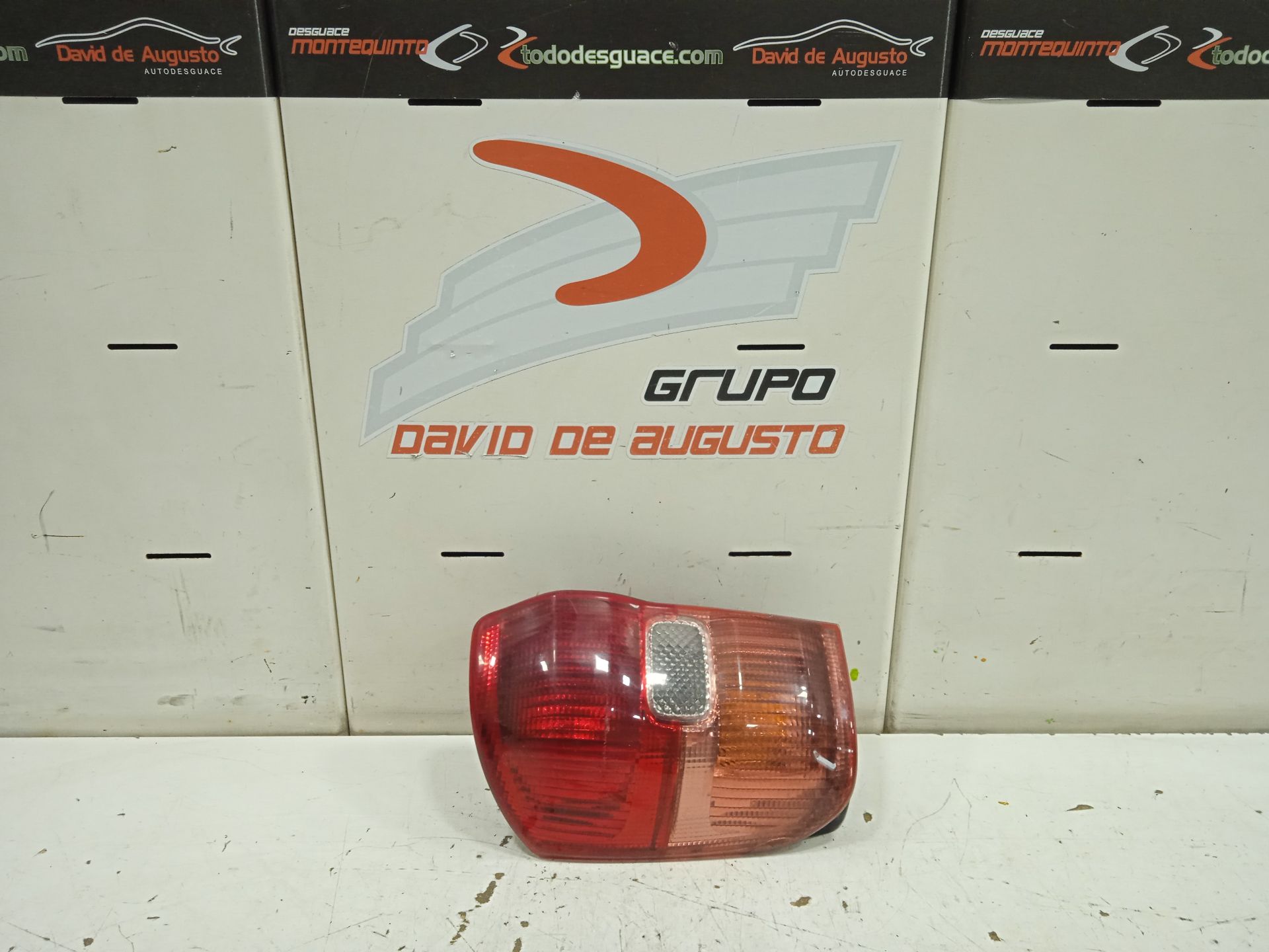 Piloto trasero izquierdo toyota rav4 (a2) 1.8 luna (2003)