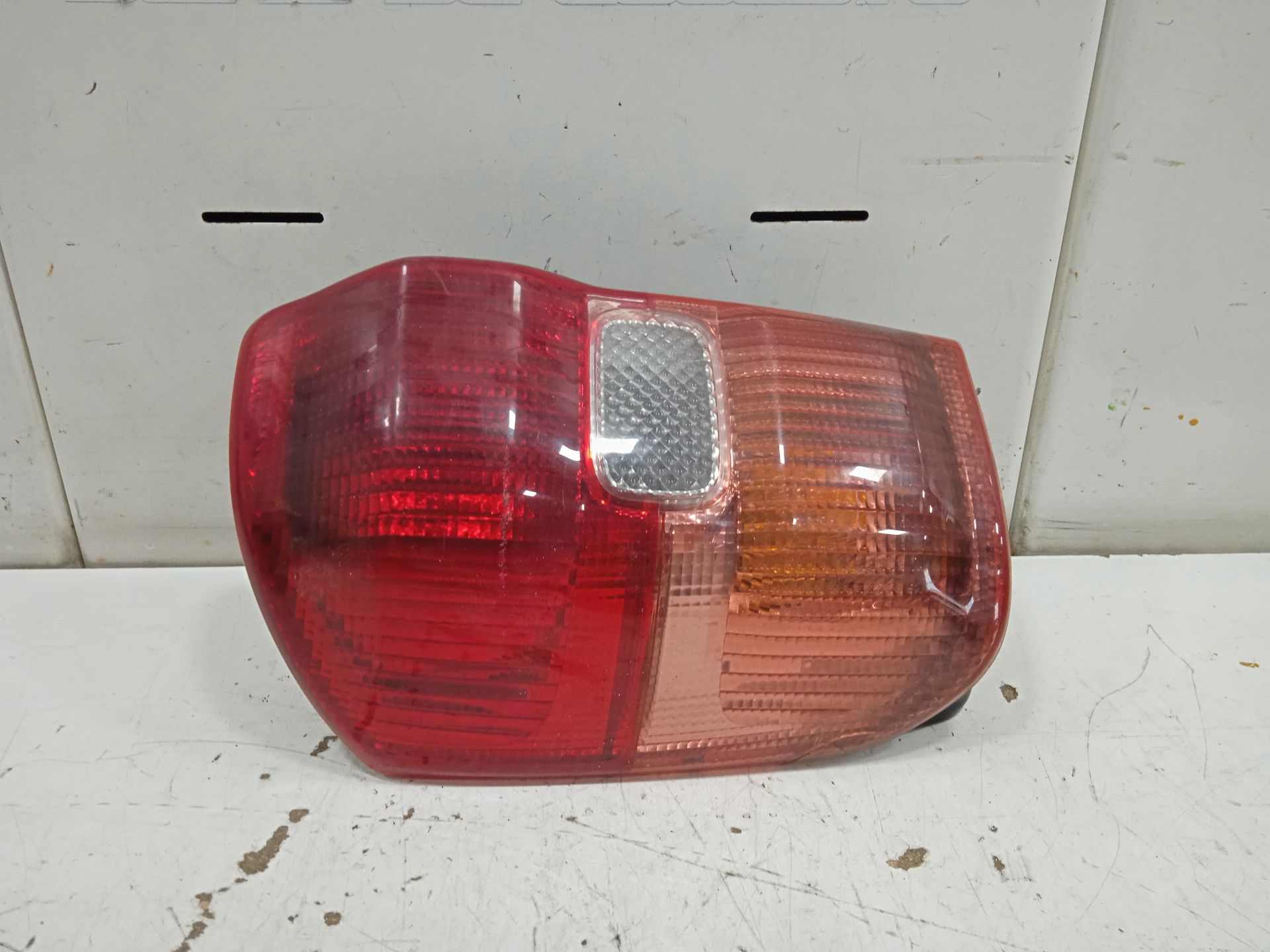 Piloto trasero izquierdo toyota rav4 (a2) 1.8 luna (2003)