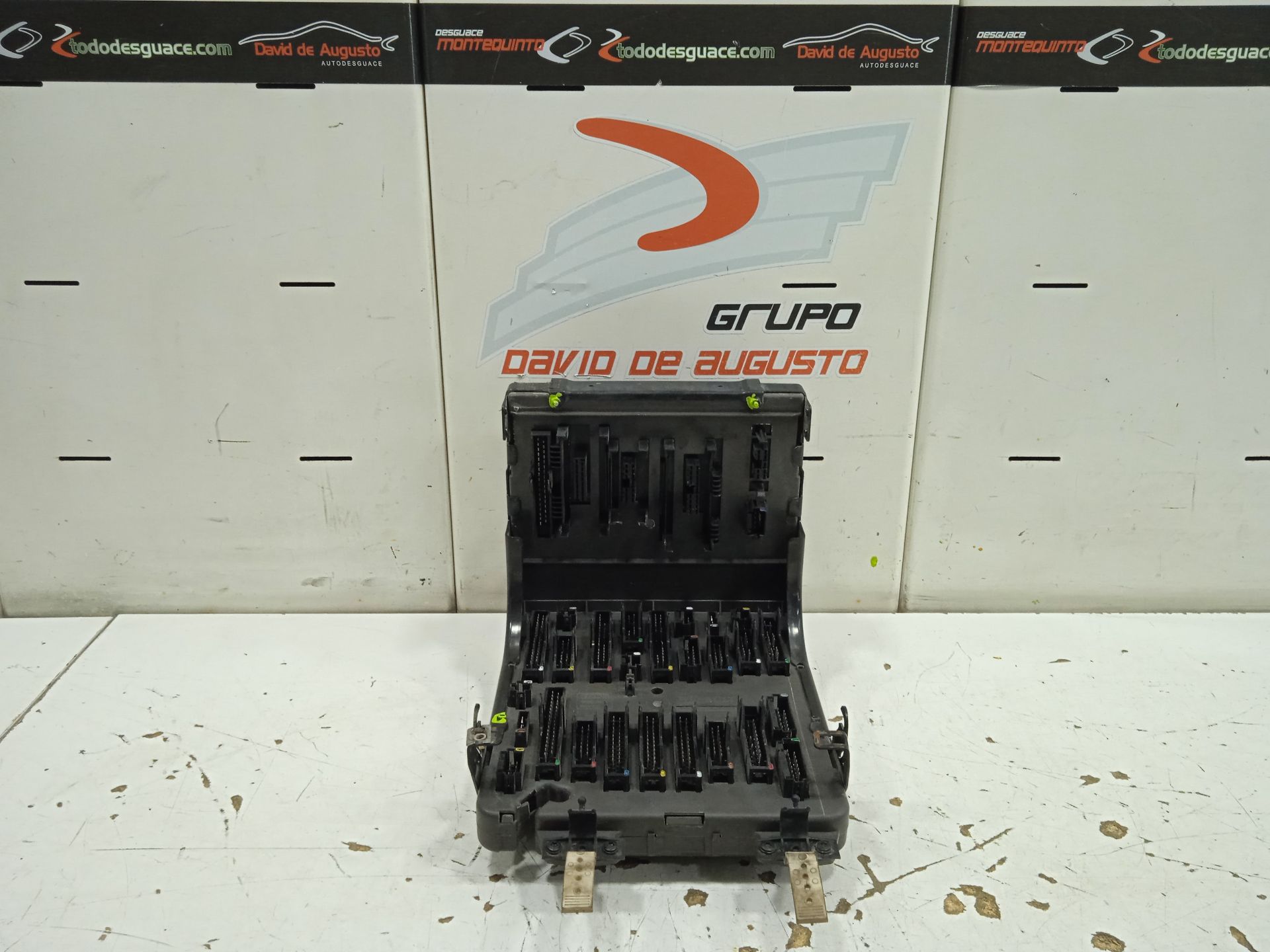 Caja reles / fusibles renault premium distribution fas 4x2 cabina larga