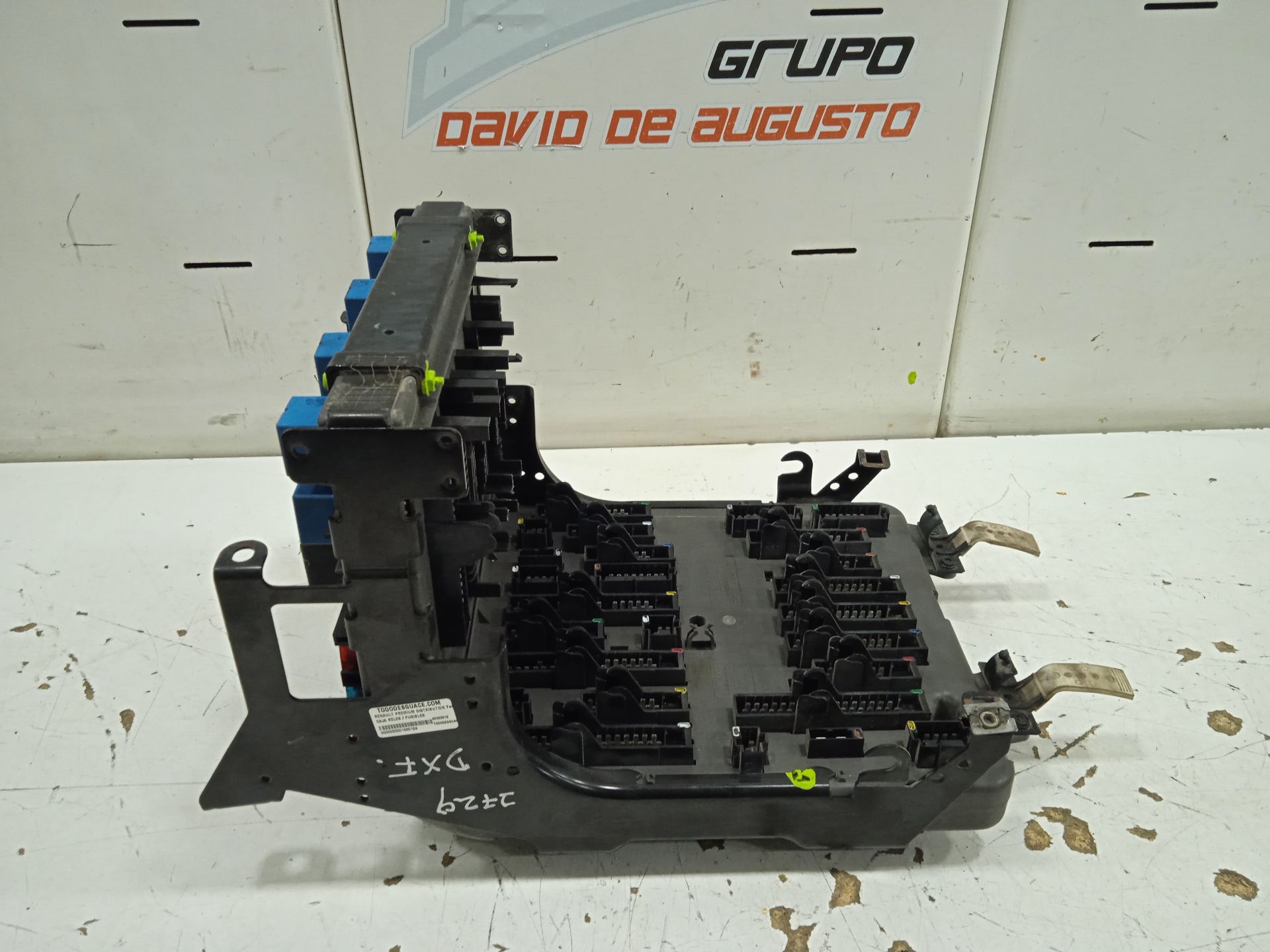 Caja reles / fusibles renault premium distribution fas 4x2 cabina larga
